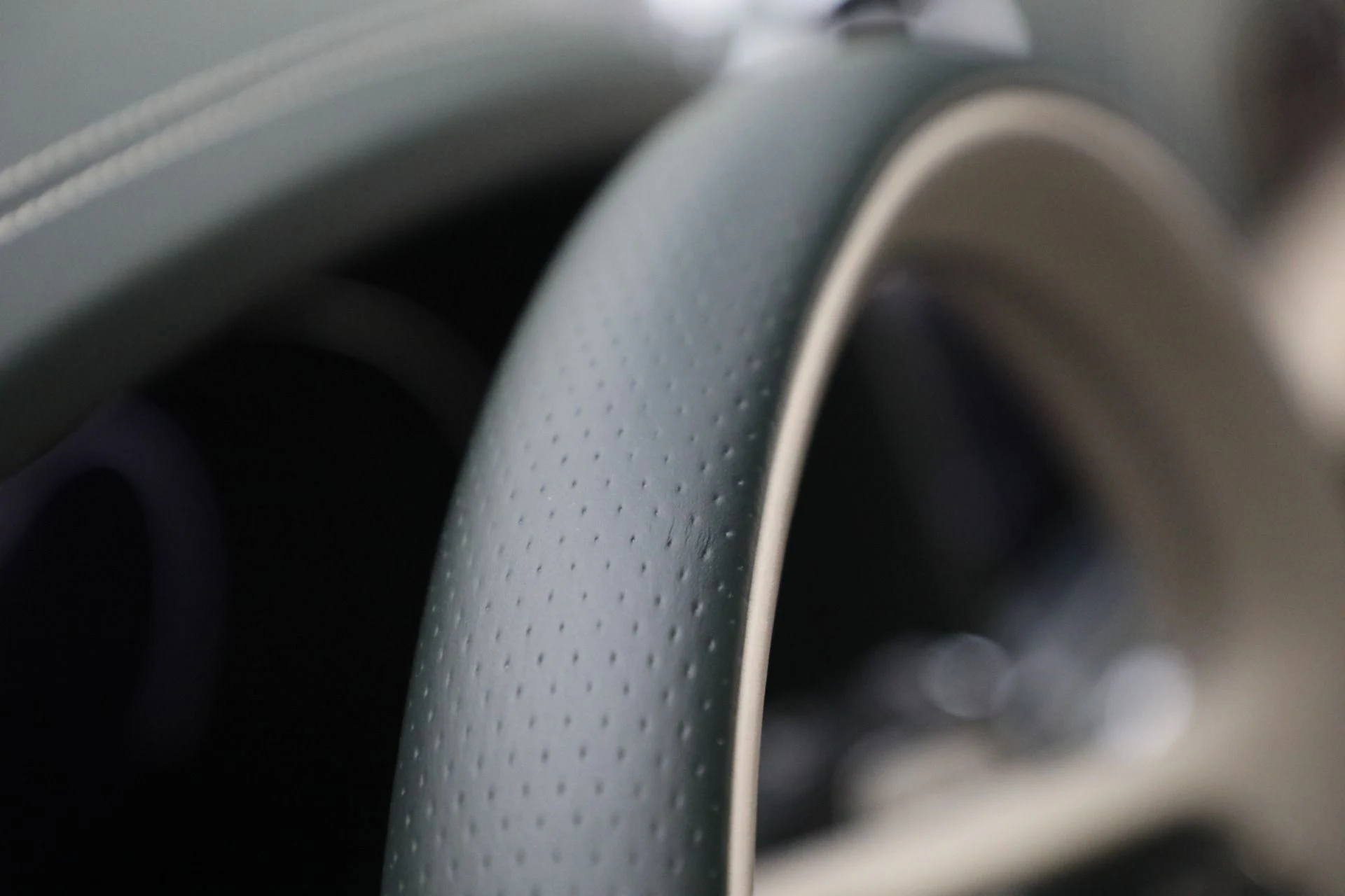 mph040_336175626_New_2023_Bentley_Bentayga_V8_b654d08989