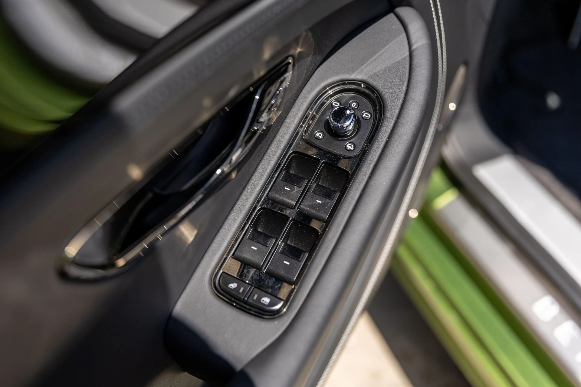 mph040_337130285_Hi_Tech_Luxury_Imports_LLC_SCBDP_4_ZG_0_SC_023562_image_40_220d310e63