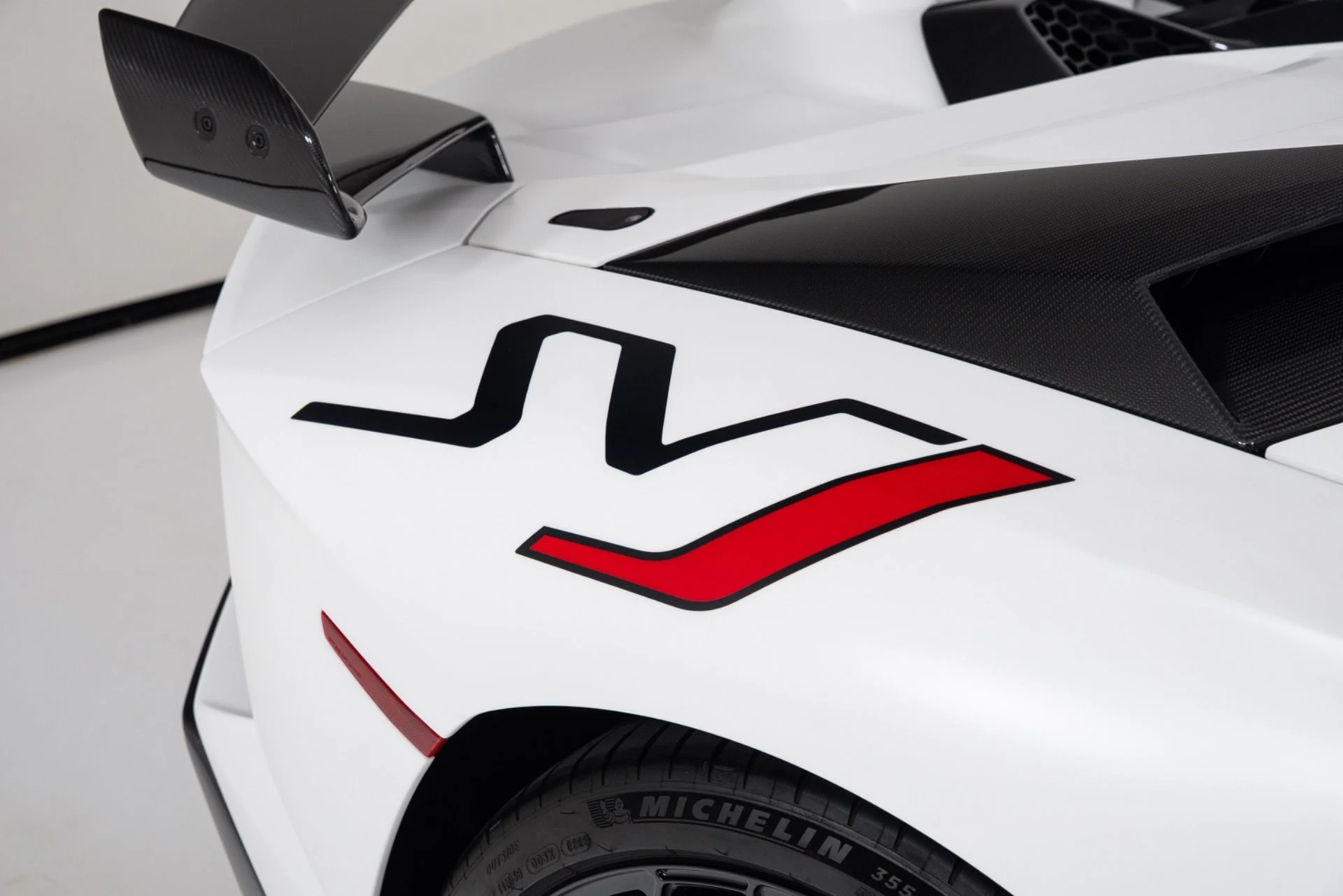 mph040_3379624296_Used_2019_Lamborghini_Aventador_SVJ_1782851546_61fe835069