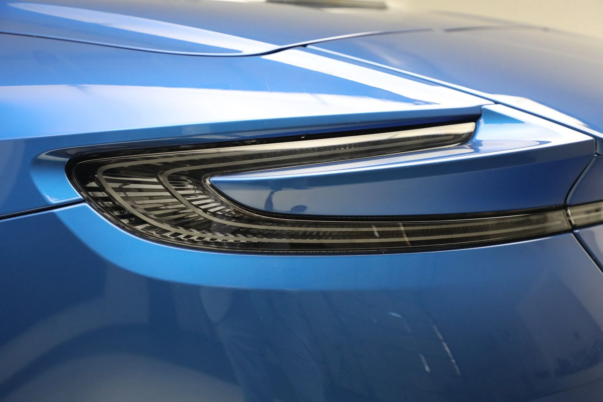 mph040_3384603389_New_2025_Aston_Martin_DB_12_Volante_b816ec186b