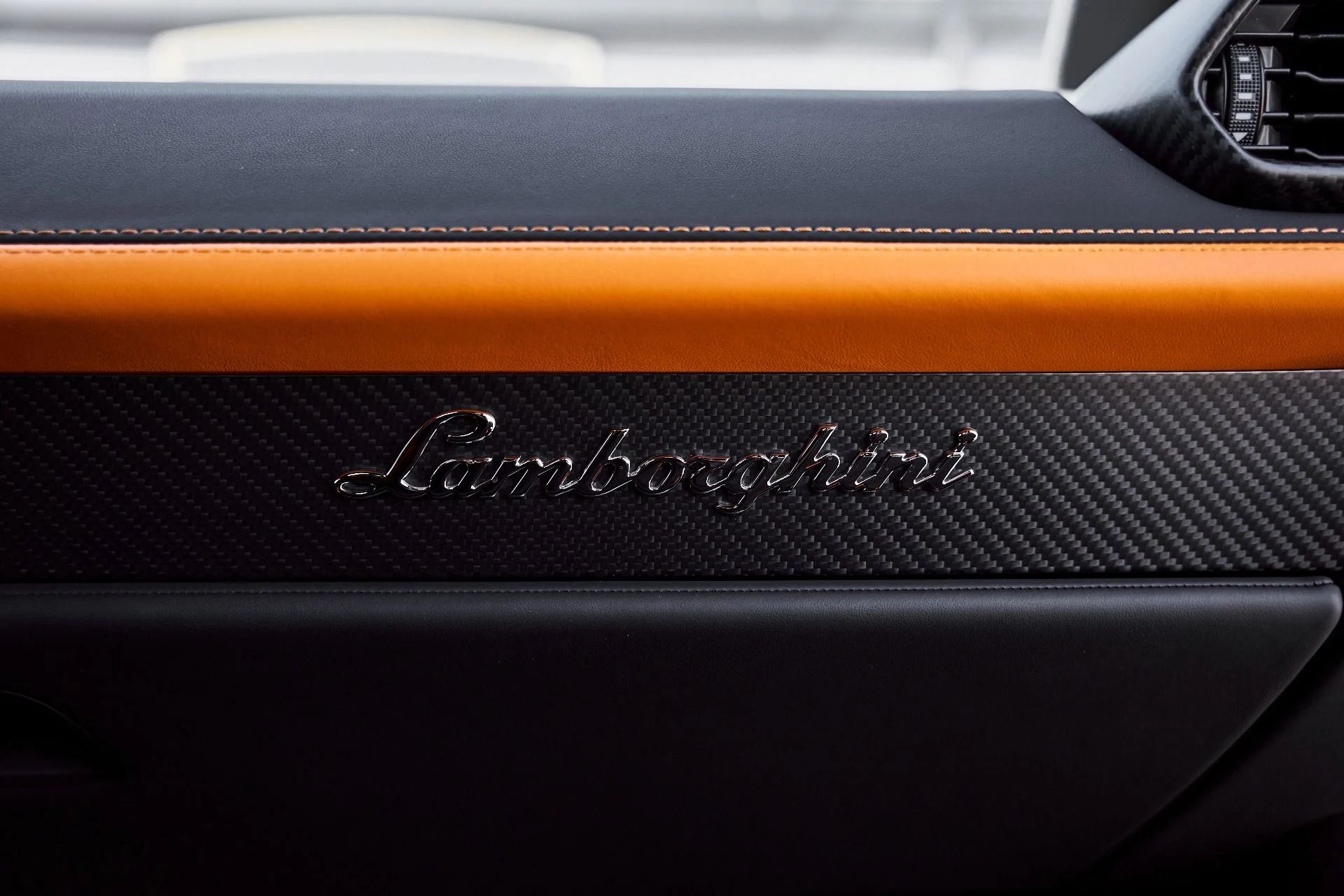 mph040_3394314788_Used_2023_Lamborghini_Huracan_Tecnica_Base_1777011667_3b0ccc5bf4