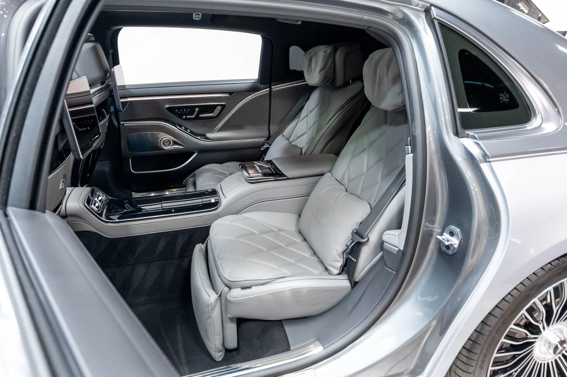 mph040_3401867751_Used_2024_Mercedes_Benz_S_Class_Maybach_S_680_4_MATIC_1777501614_a039c3eedb