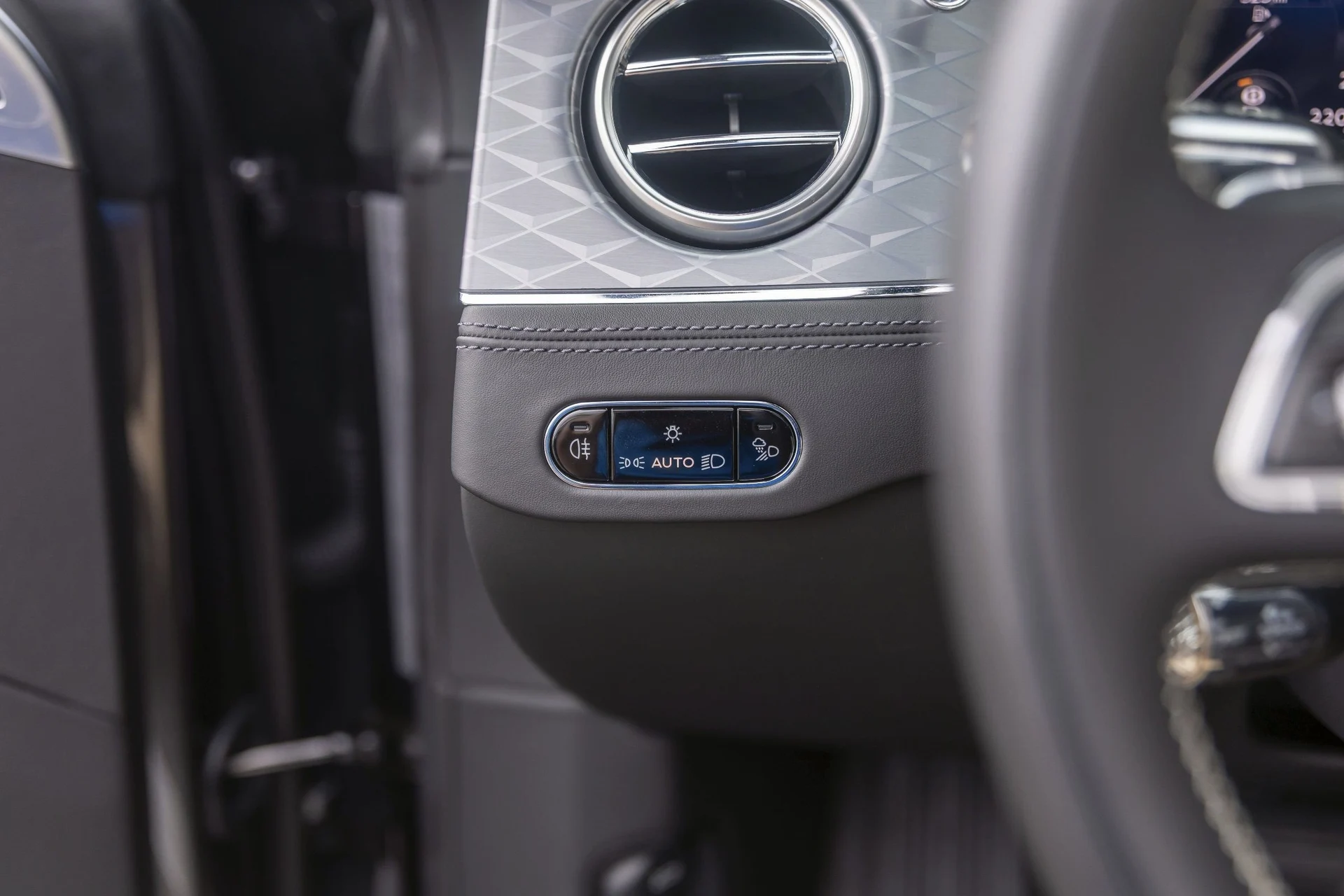 mph040_3409646208_Hi_Tech_Luxury_Imports_LLC_SCBDG_4_ZGXRC_016161_image_40_b75f4ab7df