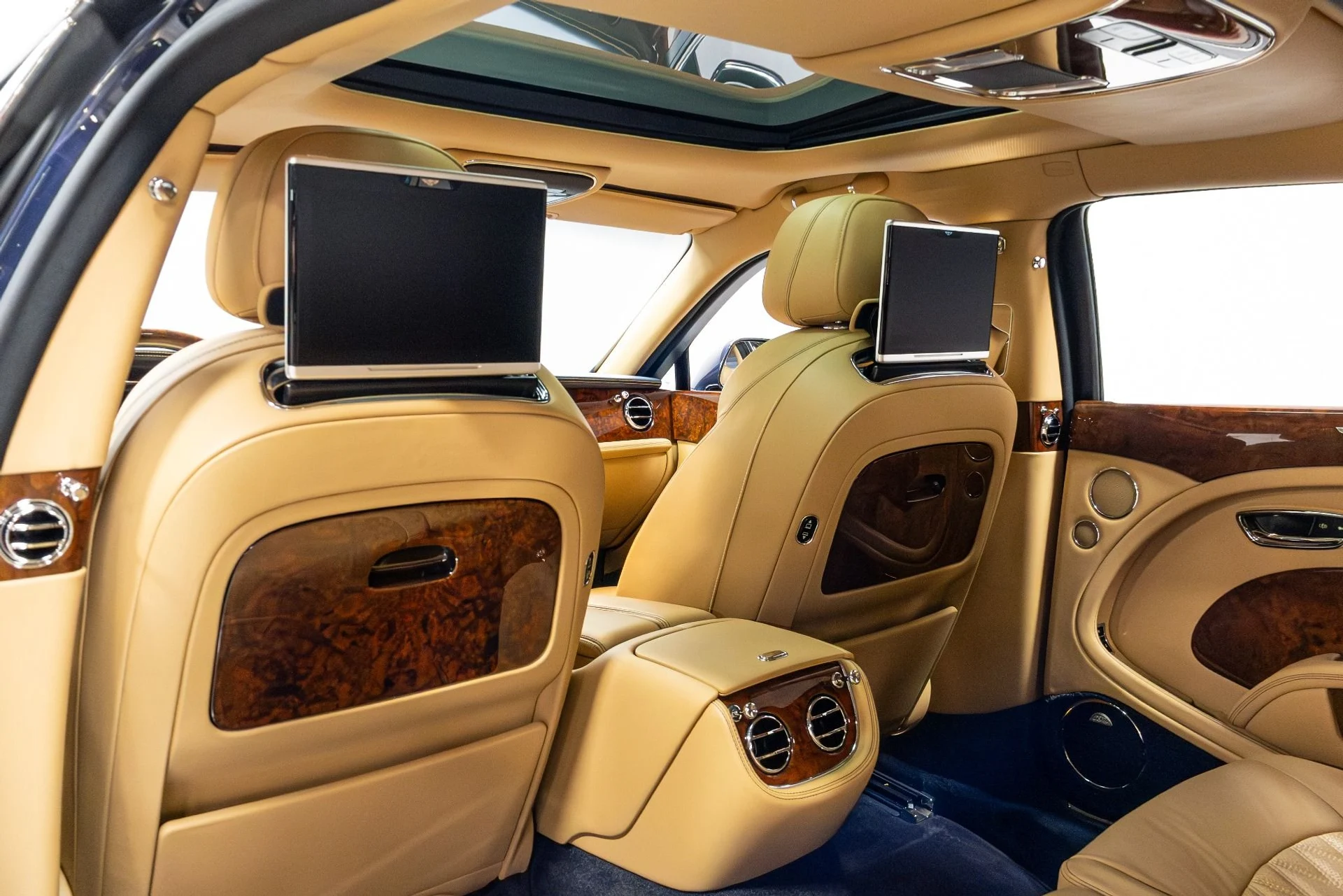 mph040_3410605805_Used_2017_Bentley_Mulsanne_1775514187_bd48c651f9