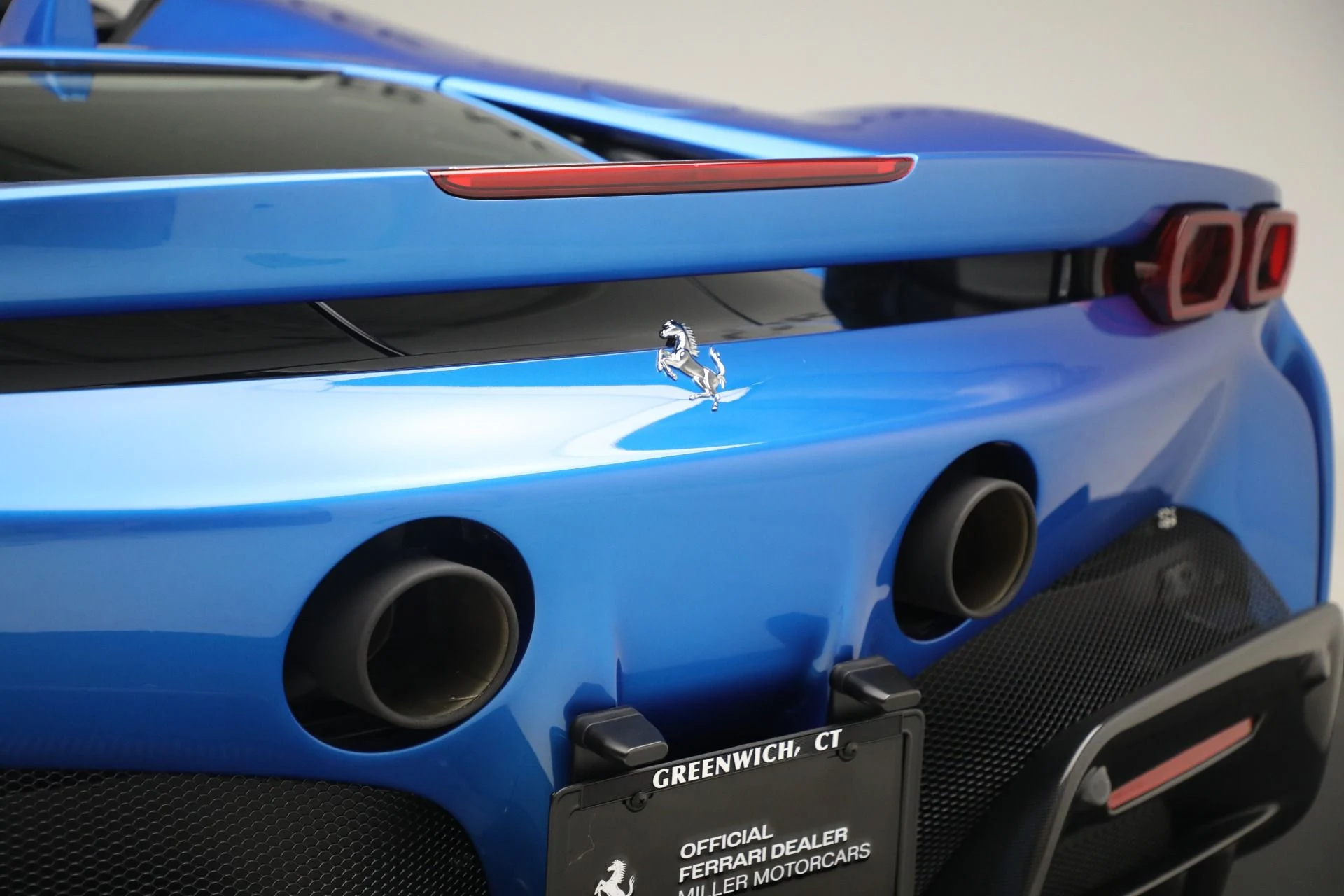 mph040_3411142289_Used_2024_Ferrari_SF_90_Spider_1759497010_360113c3d7