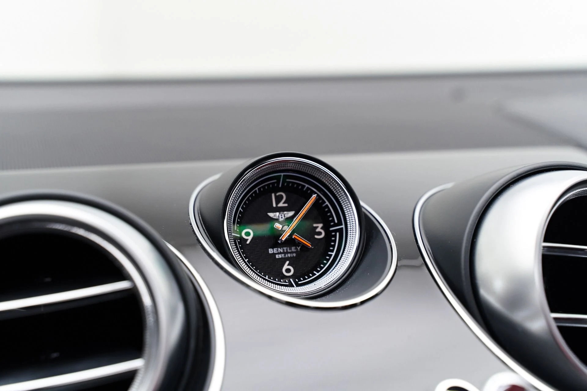 mph040_344752420_Used_2017_Bentley_Bentayga_W12_1648839976_a81a64dc42