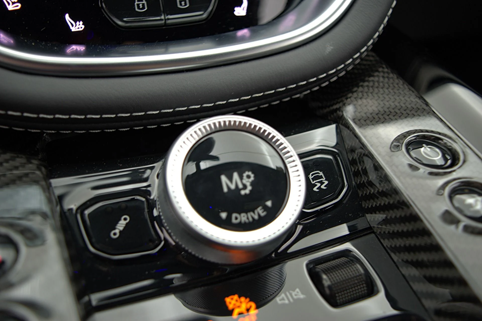 mph040_3469451356_Used_2023_Aston_Martin_DBX_707_0158be9618