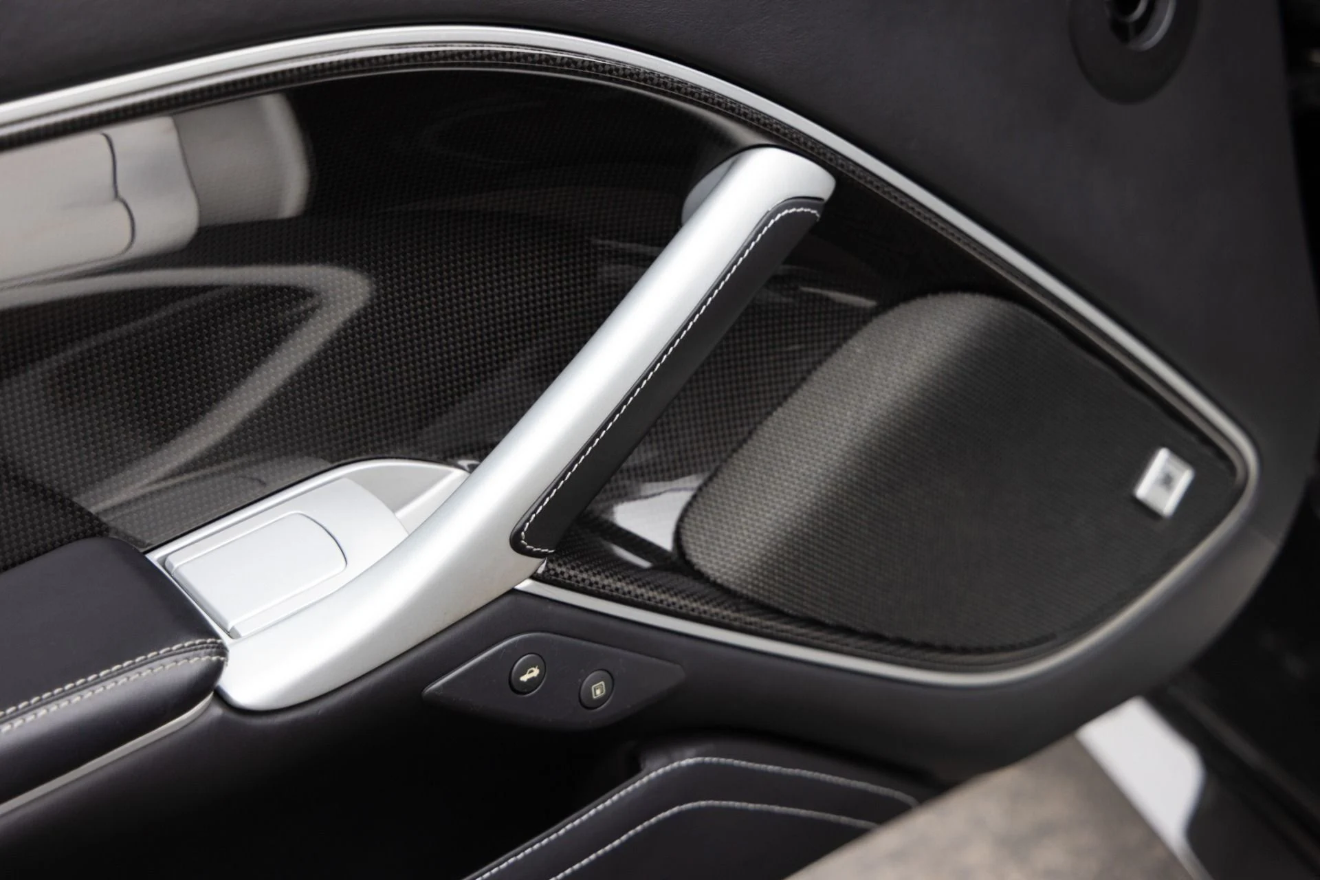 mph040_3497708779_Used_2014_Ferrari_F12berlinetta_1761682379_2d6a0e29ee