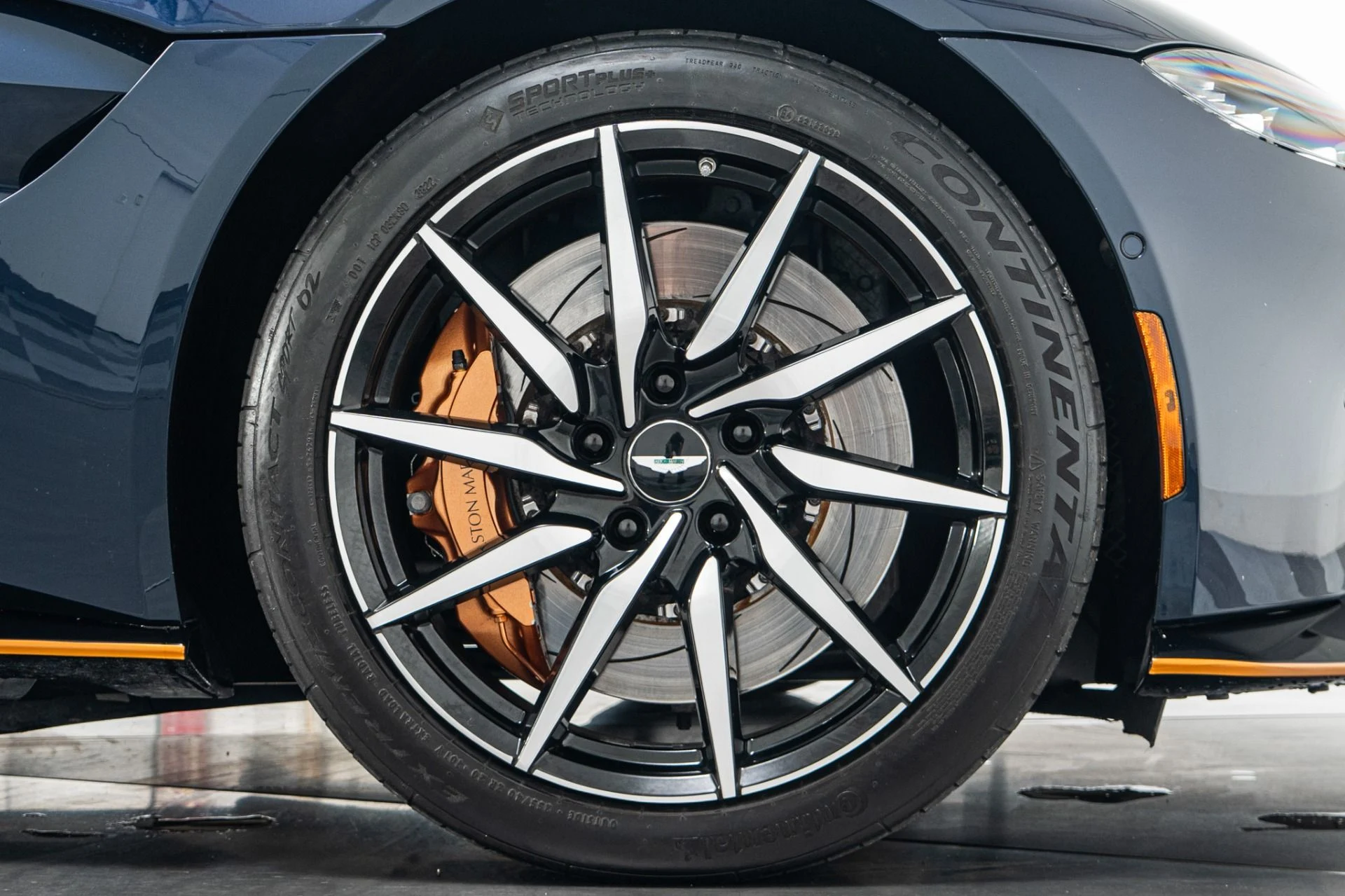 mph040_3504875345_Used_2020_Aston_Martin_Vantage_Black_Bodypack_Tech_Collection_1783017471_e94496a083