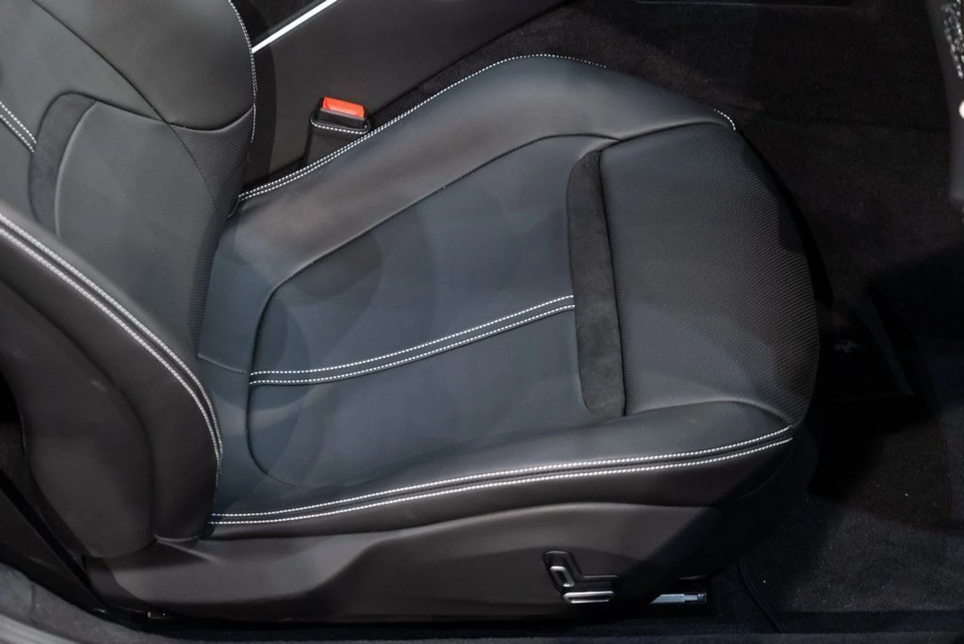 mph040_350727345_e39149a8a42c1b4d3fc59e99df40ee78_1935a4c385