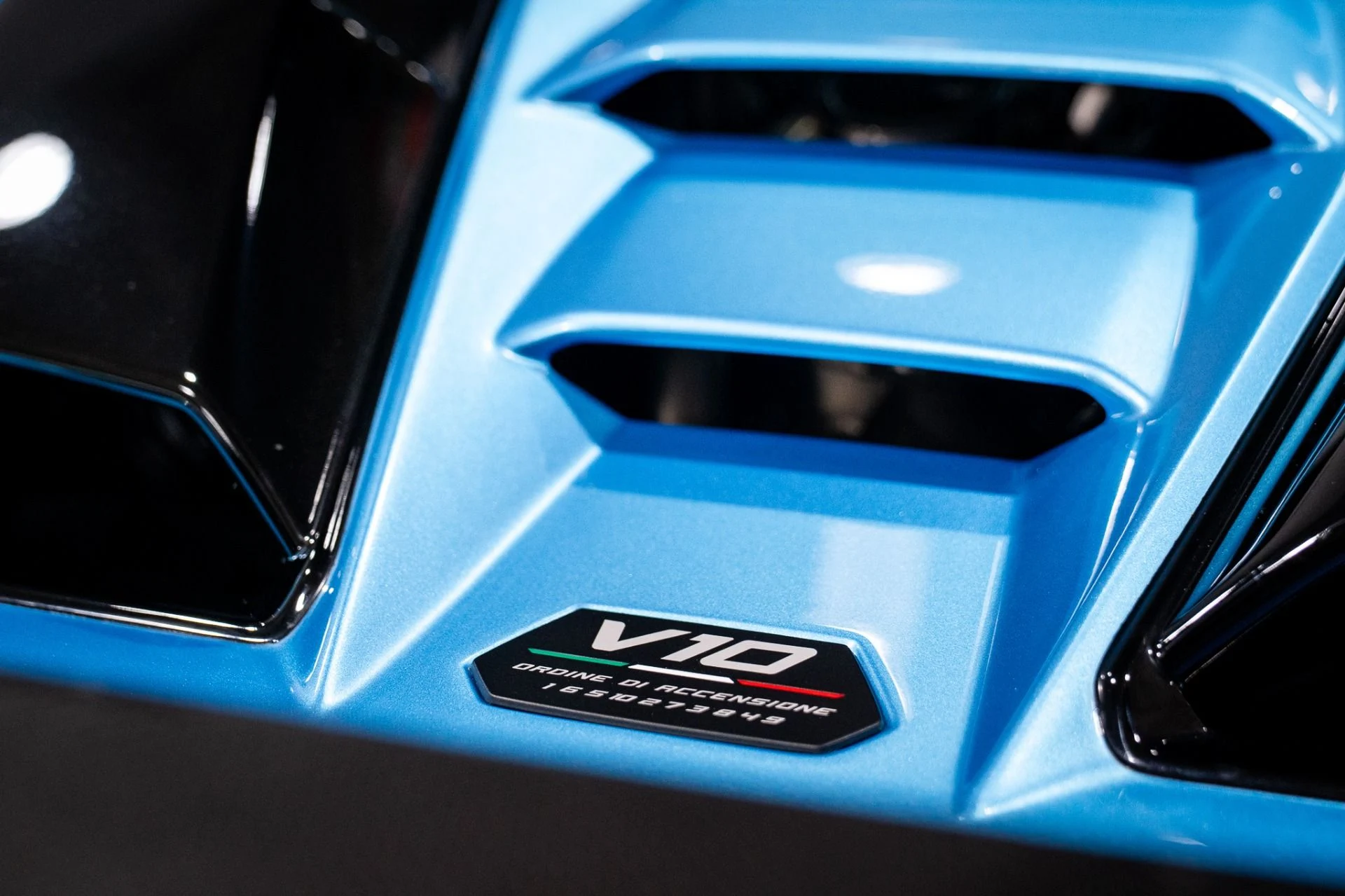 mph040_3507605554_Used_2023_Lamborghini_Huracan_Tecnica_Ad_Personam_Paint_Extended_Warranty_1770324400_174b258747