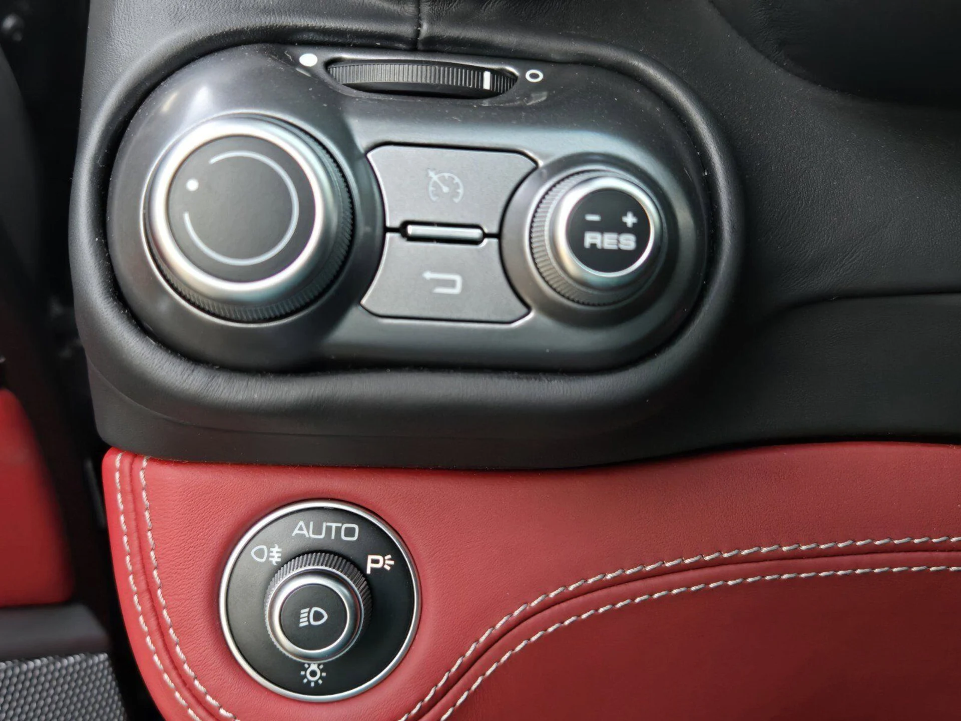 mph040_3514468855_534a7324c8a0c29777e1f7c147a072dax_a69131dc22