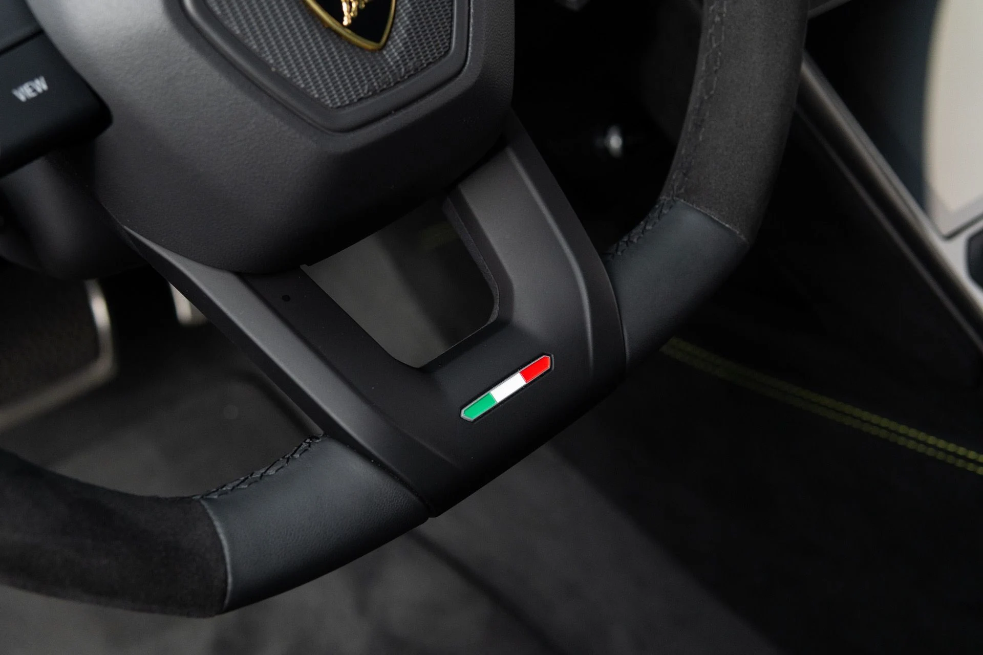 mph040_3523560718_Used_2024_Lamborghini_Urus_Performante_1774062617_7aa6b45623