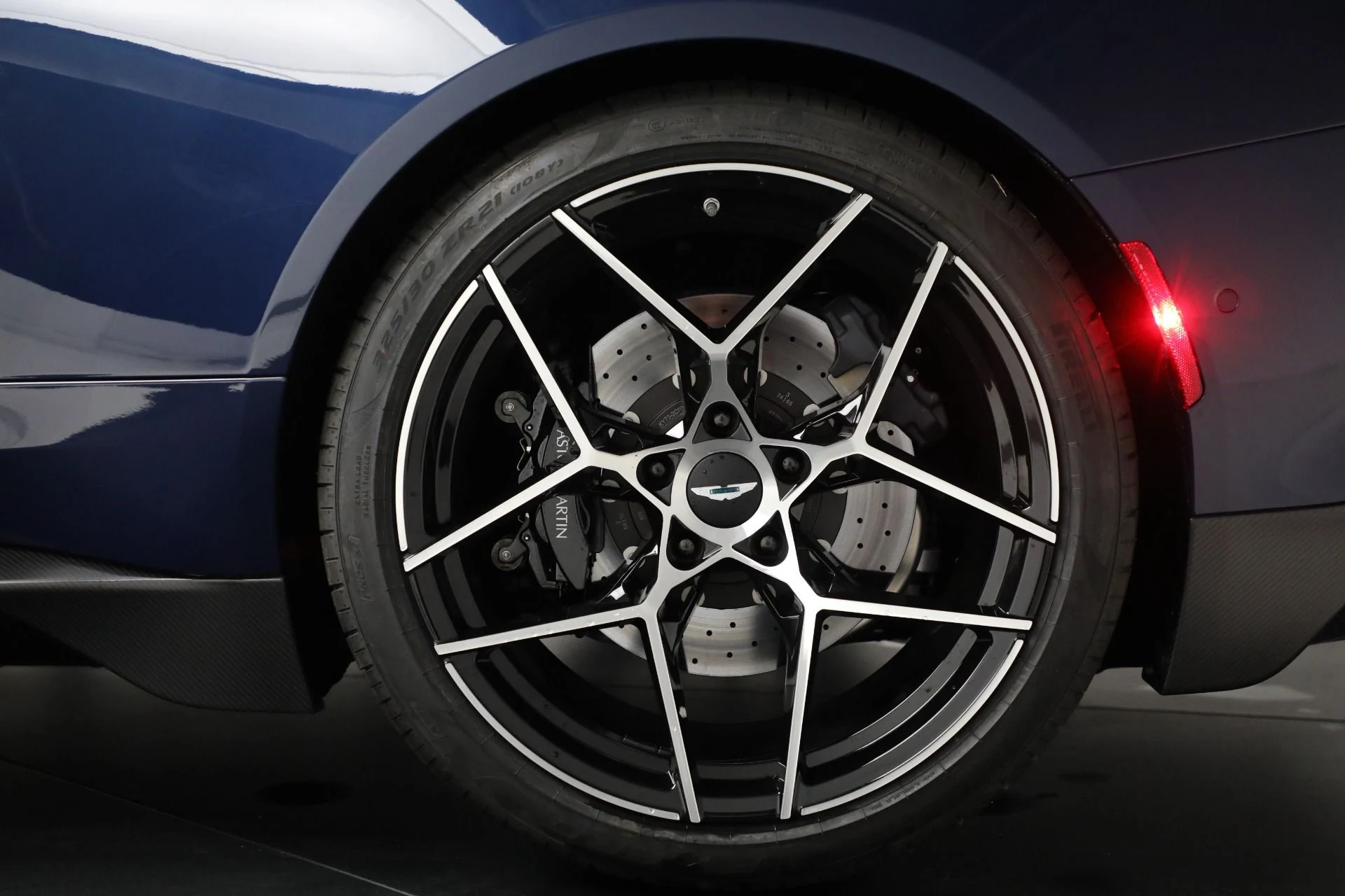 mph040_3535936955_New_2025_Aston_Martin_Vanquish_1735676879_152105dd78