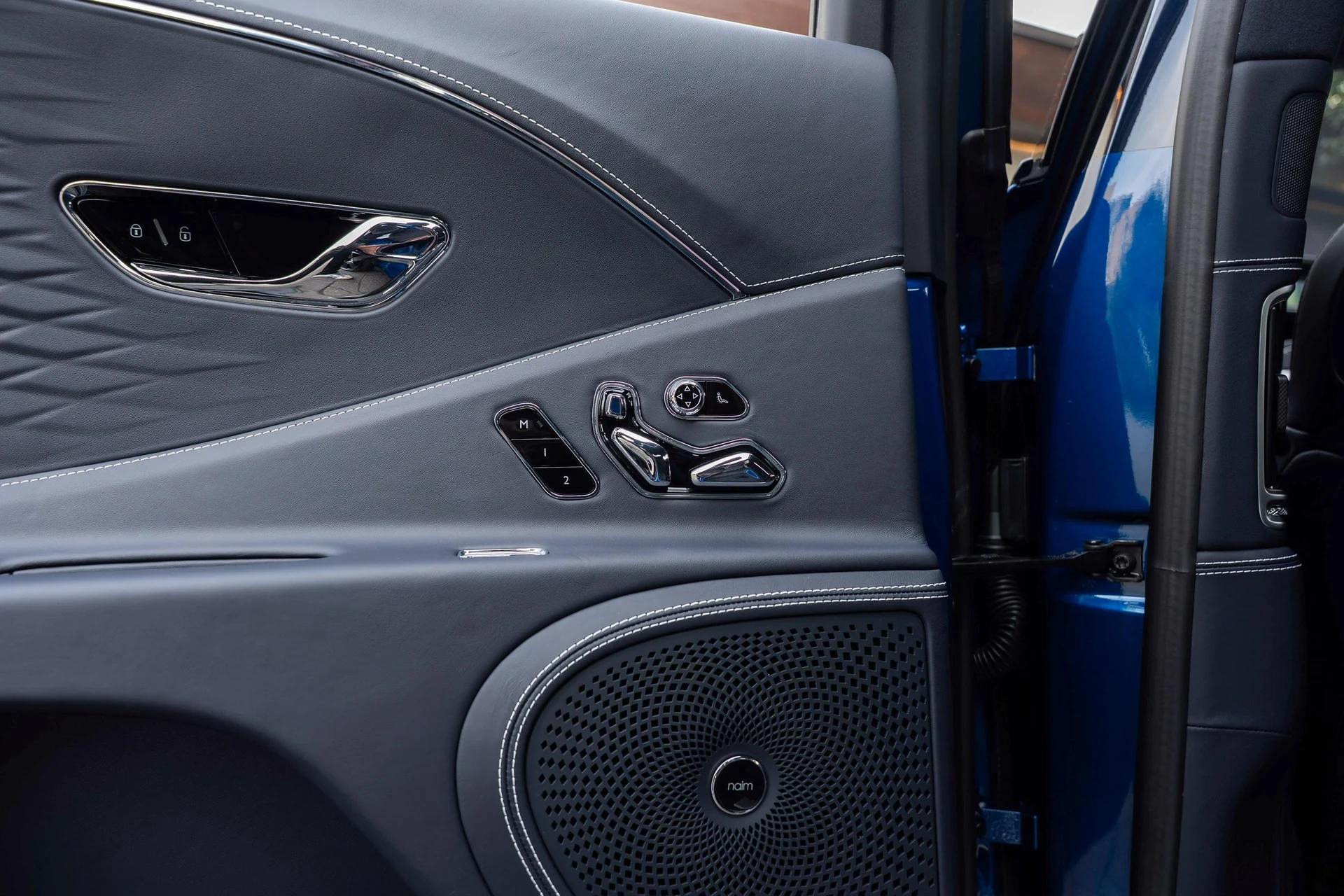 mph040_3550977949_489302489_697e3499850c12f3842730fd_e8c6c51135