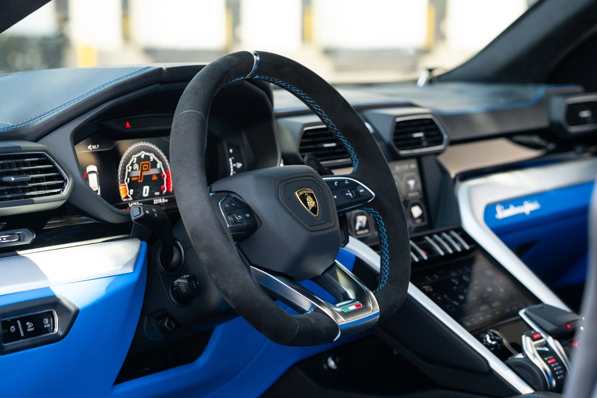 mph040_3555575863_Used_2019_Lamborghini_Urus_1781242066_398f5b55e6