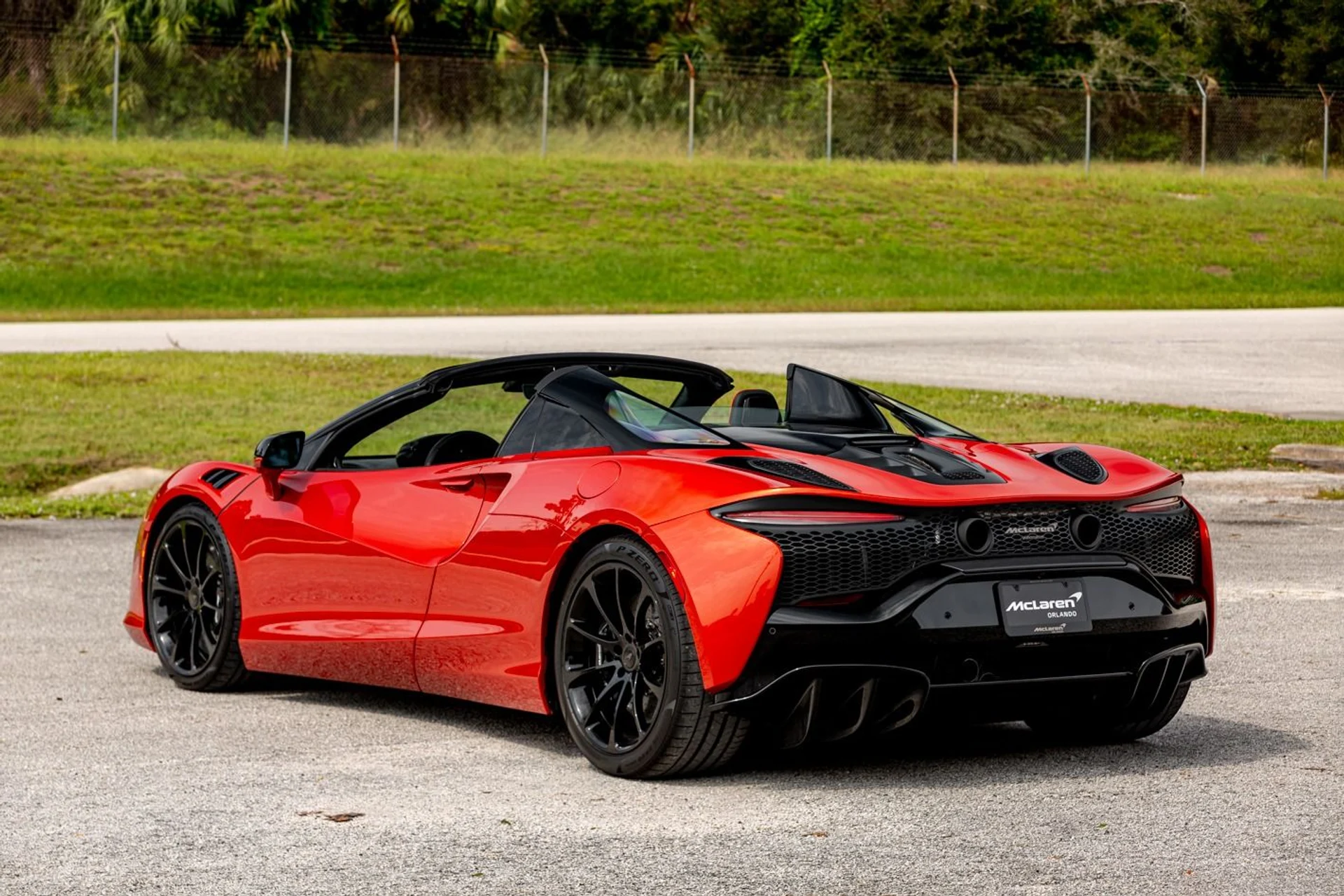 mph040_3558005375_Used_2025_Mc_Laren_Artura_Spider_Performance_b96f647ad2