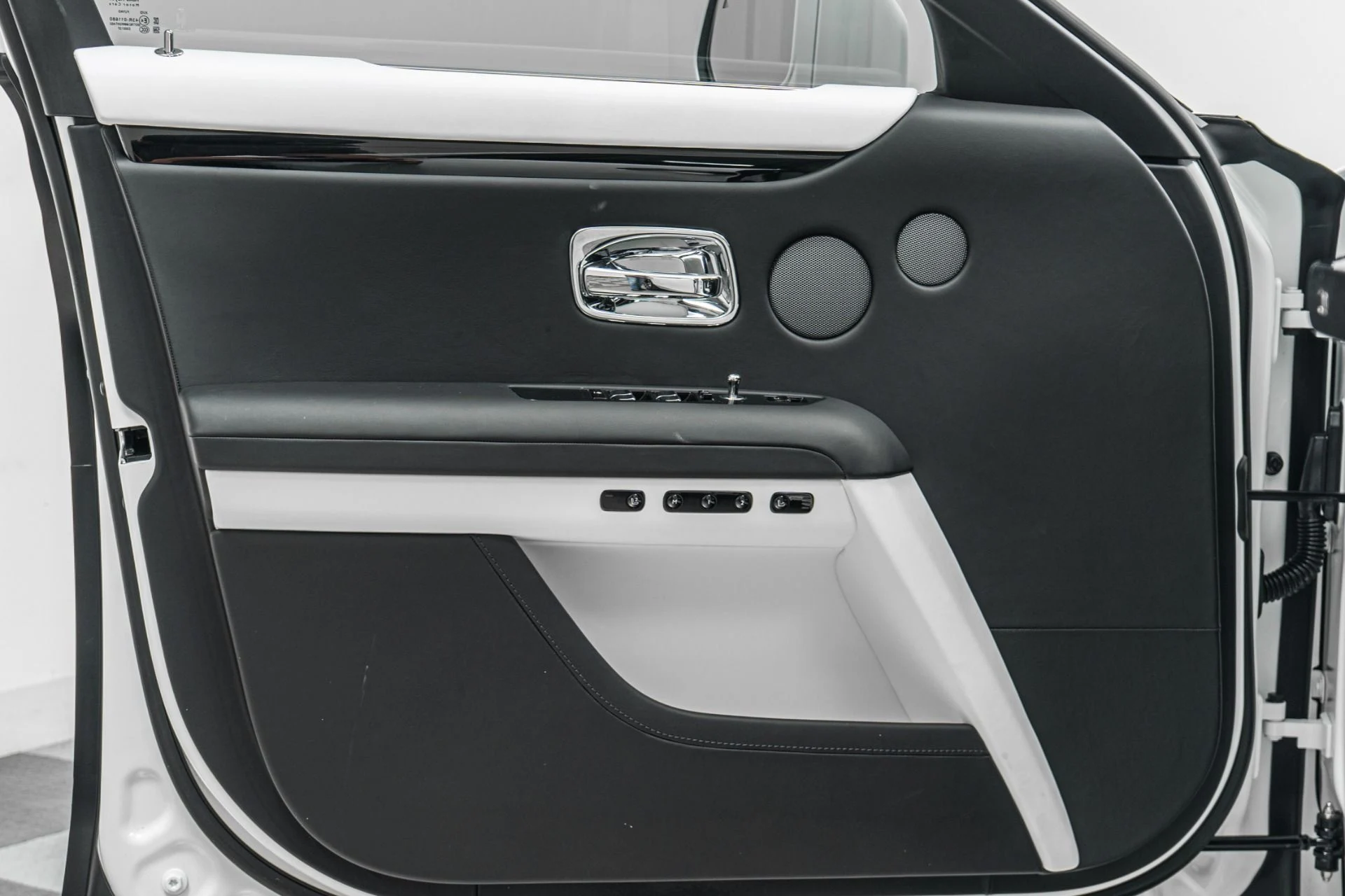 mph040_3579181110_Used_2026_Rolls_Royce_Ghost_Two_Tone_Interior_Low_Miles_1781640354_66d7a40050