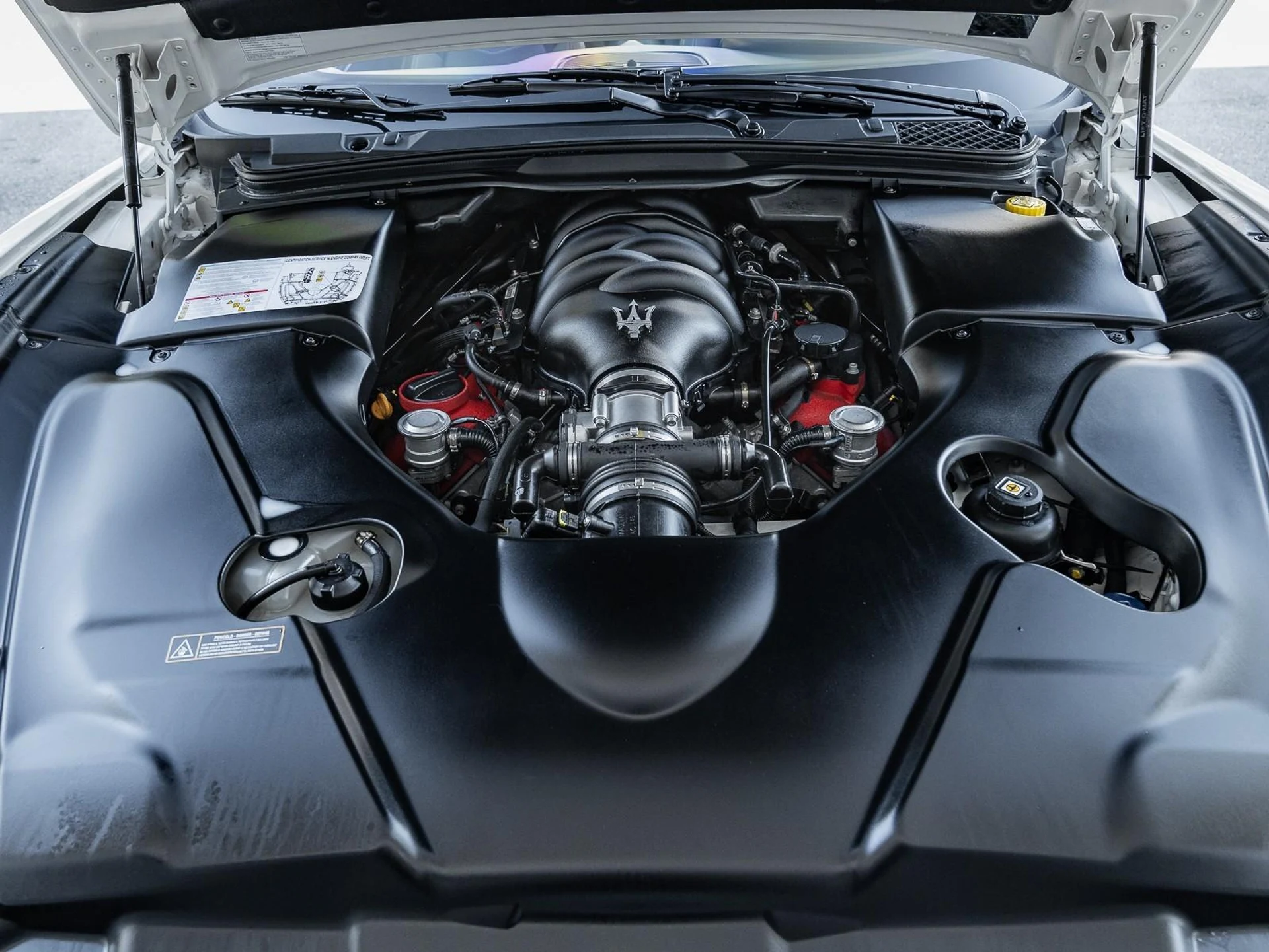 mph040_3579233836_Used_2015_Maserati_Gran_Turismo_Convertible_Sport_1760472387_1c10c556ff