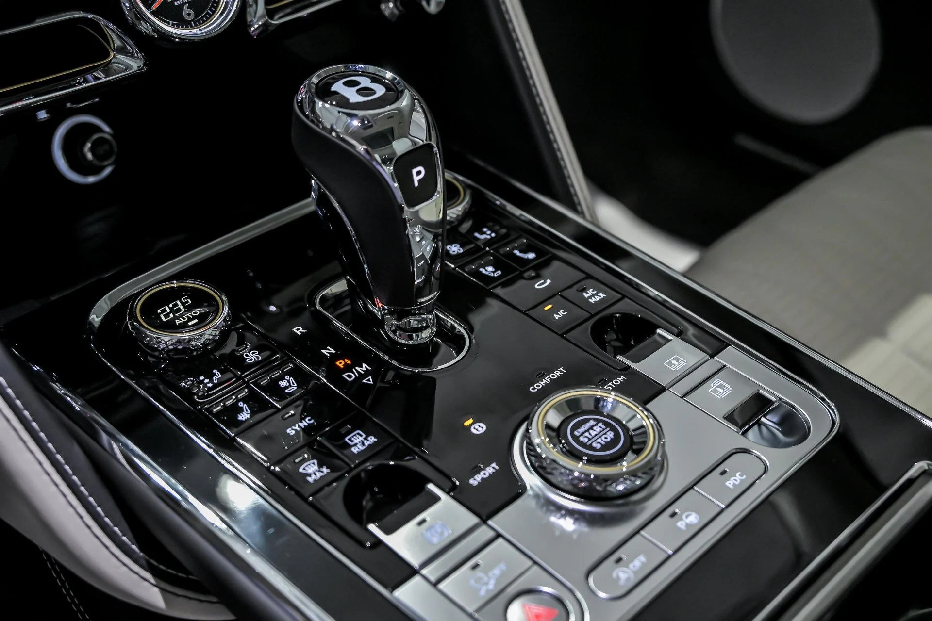 mph040_359141337_Used_2021_Bentley_Flying_Spur_V8_1765794829_641d06e6aa