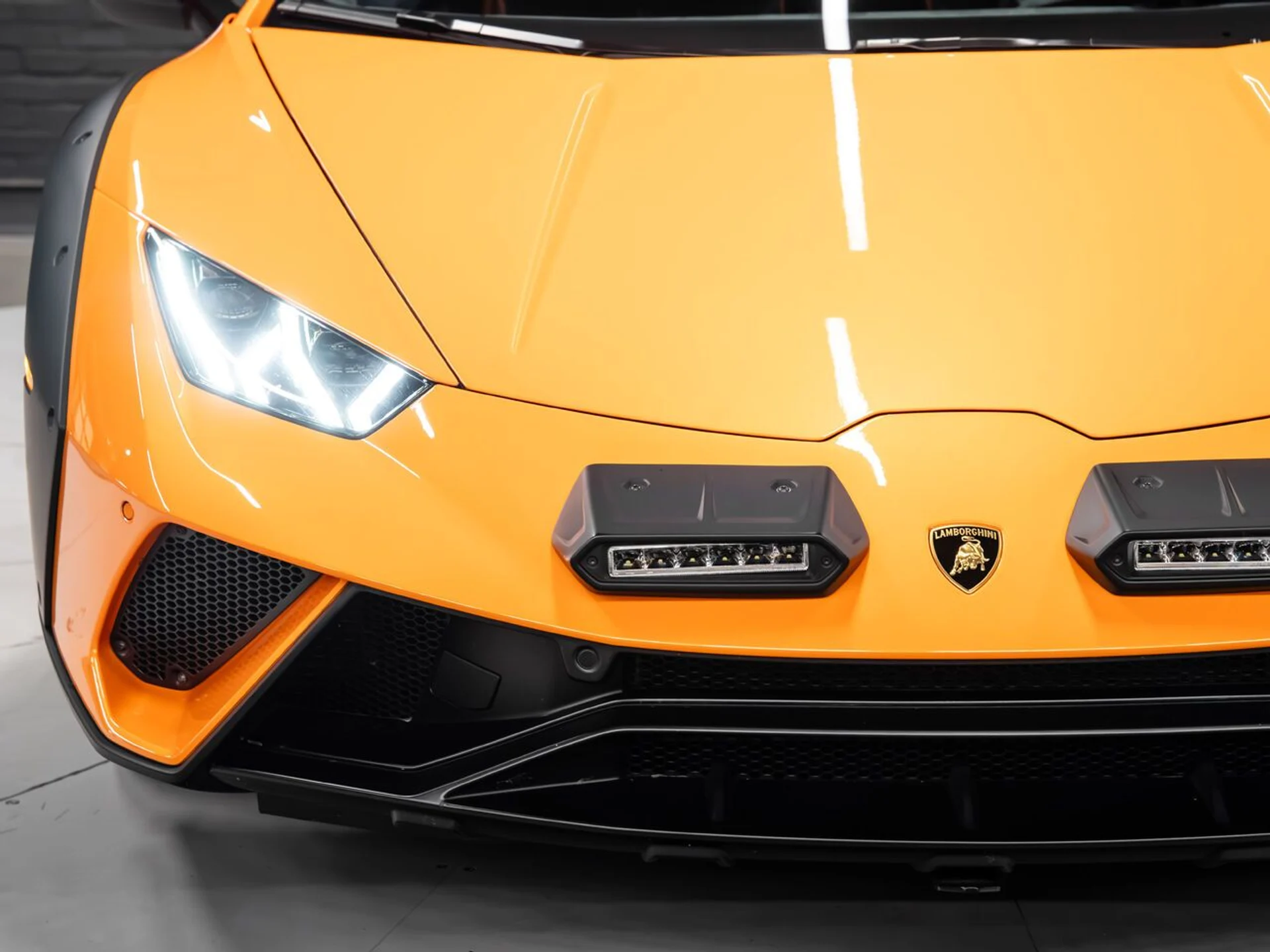 mph040_3593286916_lamborghini_huracan_2023_96abc9a849