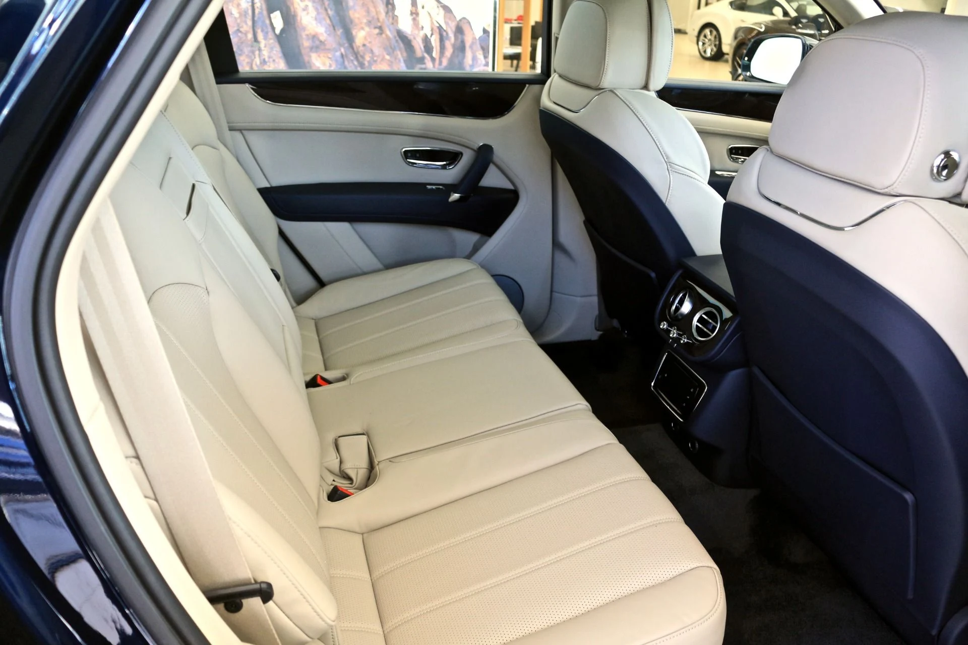 mph040_3606212557_Used_2019_Bentley_BENTAYGA_V8_V8_1538148606_238c62c3d8