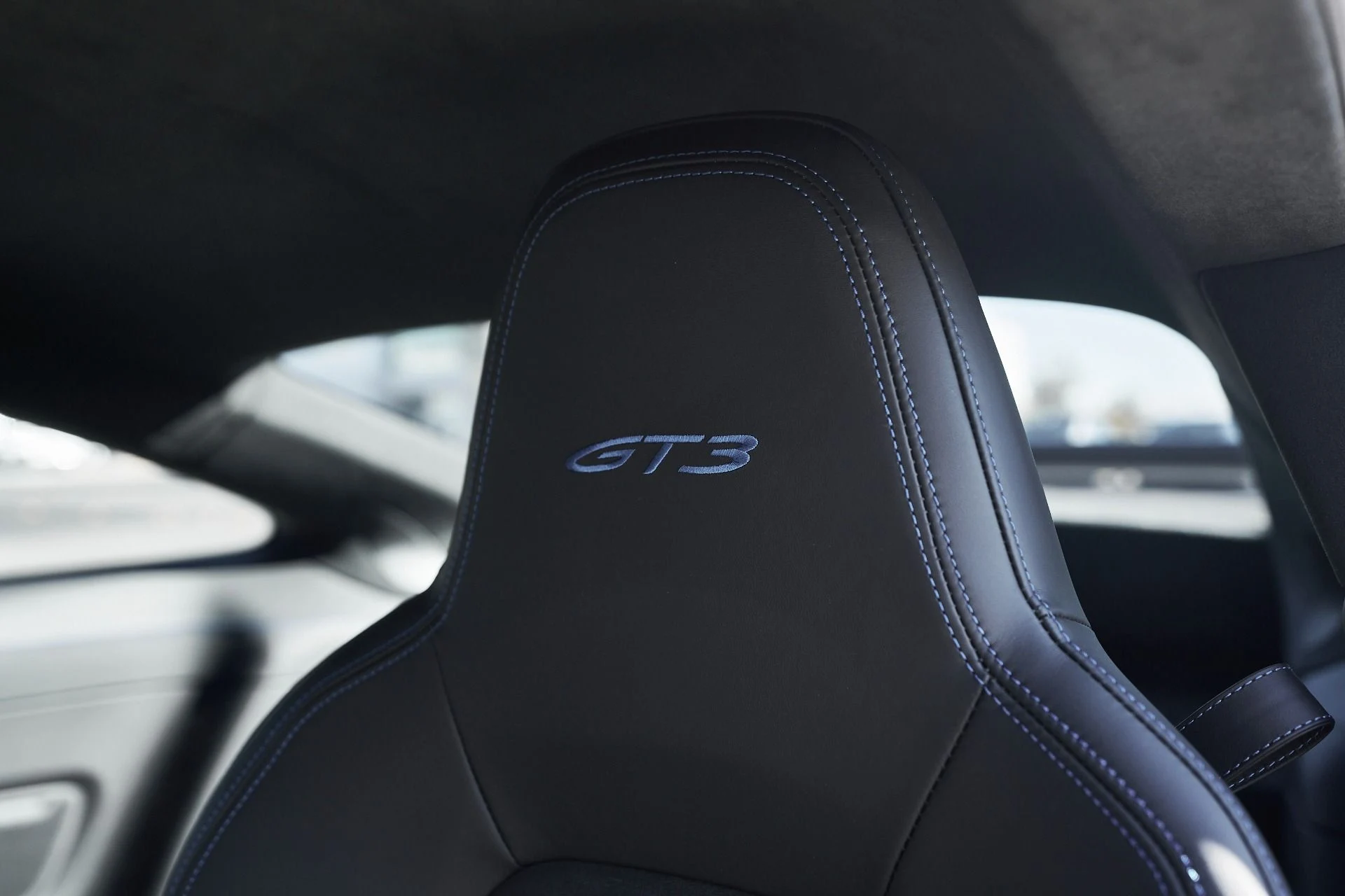 mph040_3606599804_Used_2023_Porsche_911_GT_3_1761779565_0cb41dc9ca