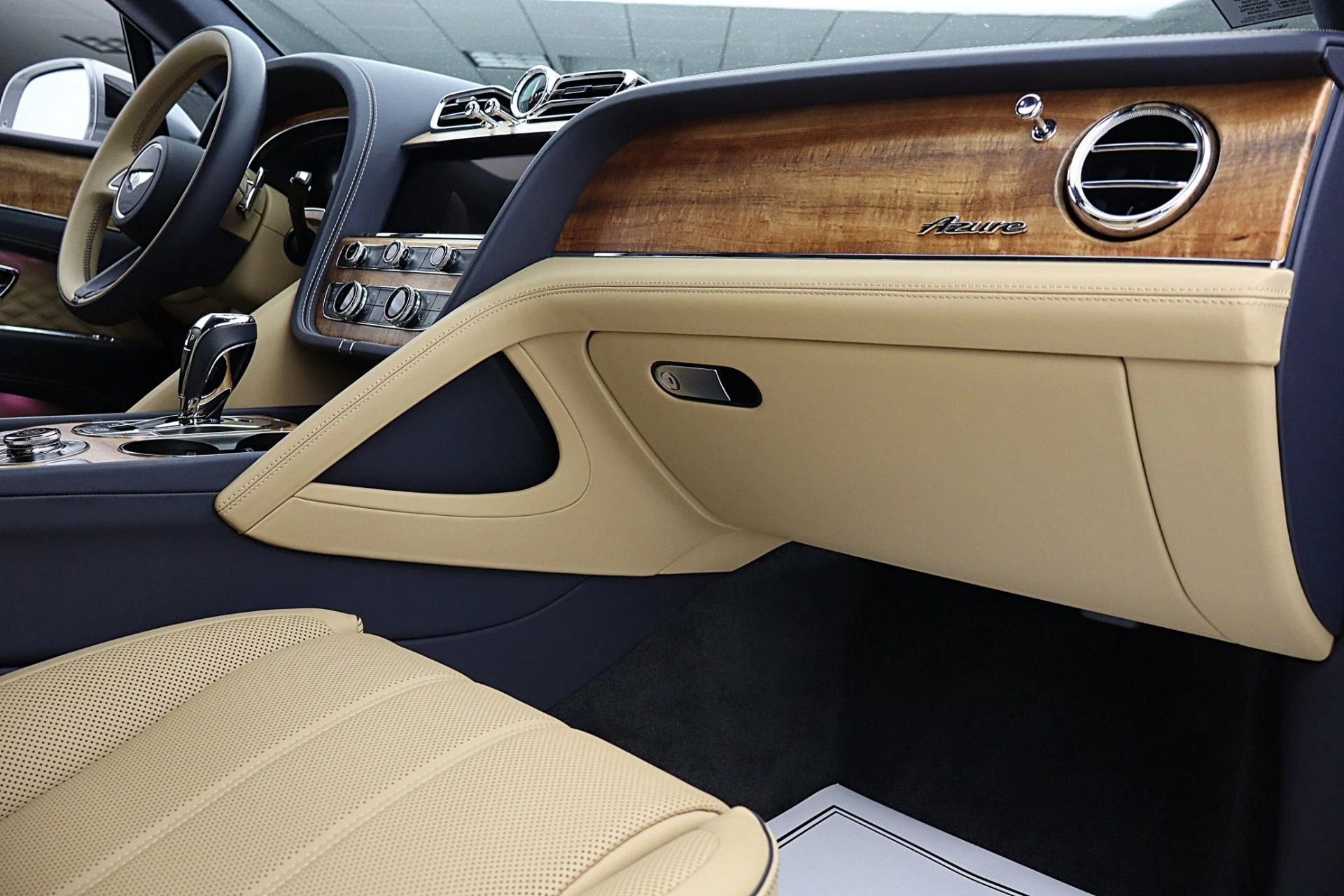 mph040_3640479332_Used_2025_Bentley_Bentayga_Azure_V8_LEASE_OPTIONS_AVAILABLE_e66156fb61