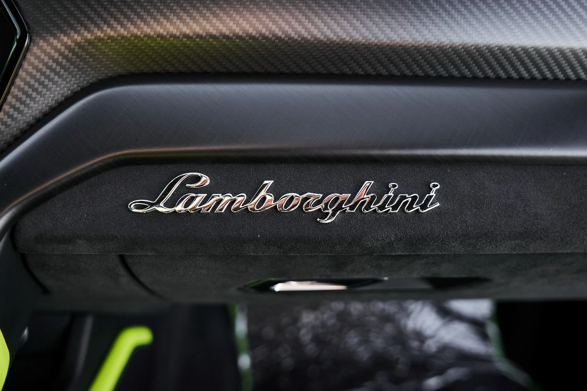 mph040_3642563103_Used_2022_Lamborghini_Urus_1774548620_5158bff415