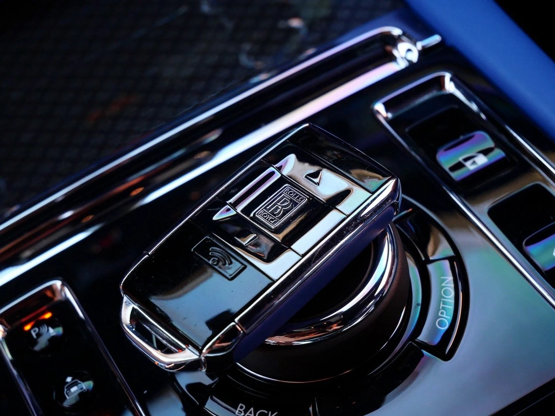 mph040_3647763198_6796c299bd7b82b485c71cd8e857ea4cx_15c2d51a61