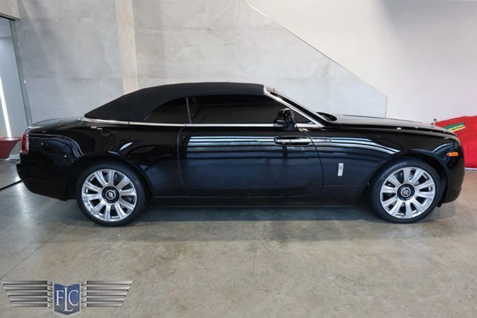 mph040_3652960671_used_2017_rolls_royce_dawn_convertible_9689_23082501_45_640_e1dd691169