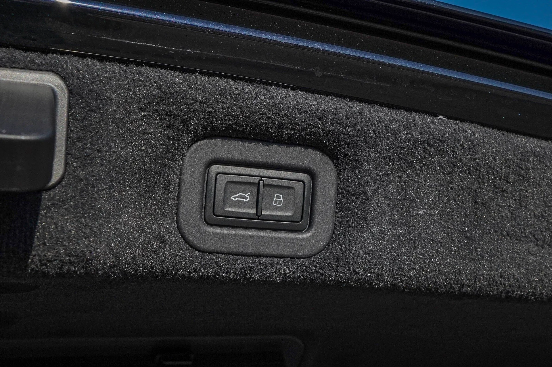 mph040_3667577877_Hi_Tech_Luxury_Imports_LLC_SCBBR_6_ZGXTC_023888_image_40_83787ebaf9