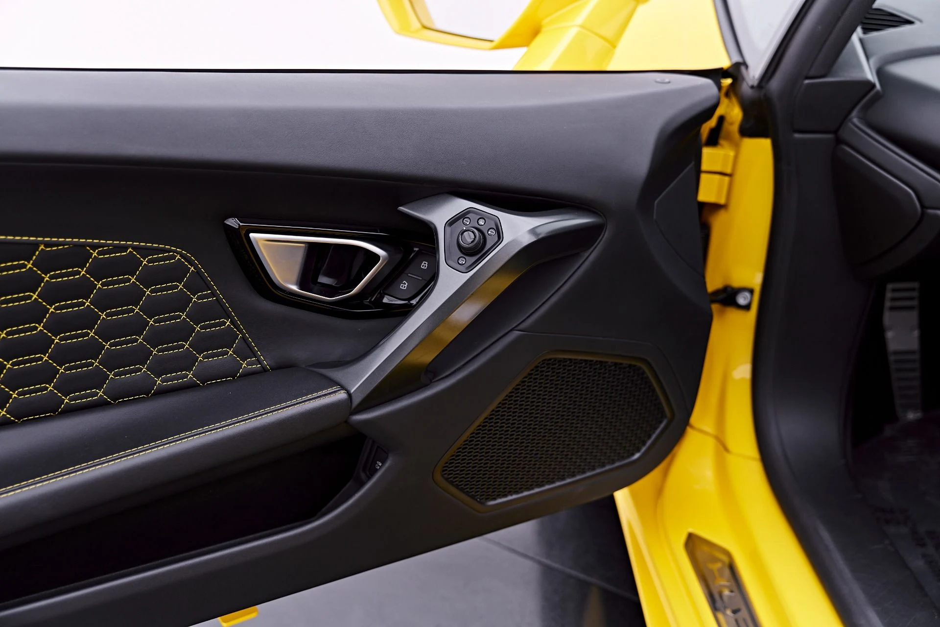 mph040_3672047455_Used_2018_Lamborghini_Huracan_LP_580_2_S_1784246839_b7a4a18db9