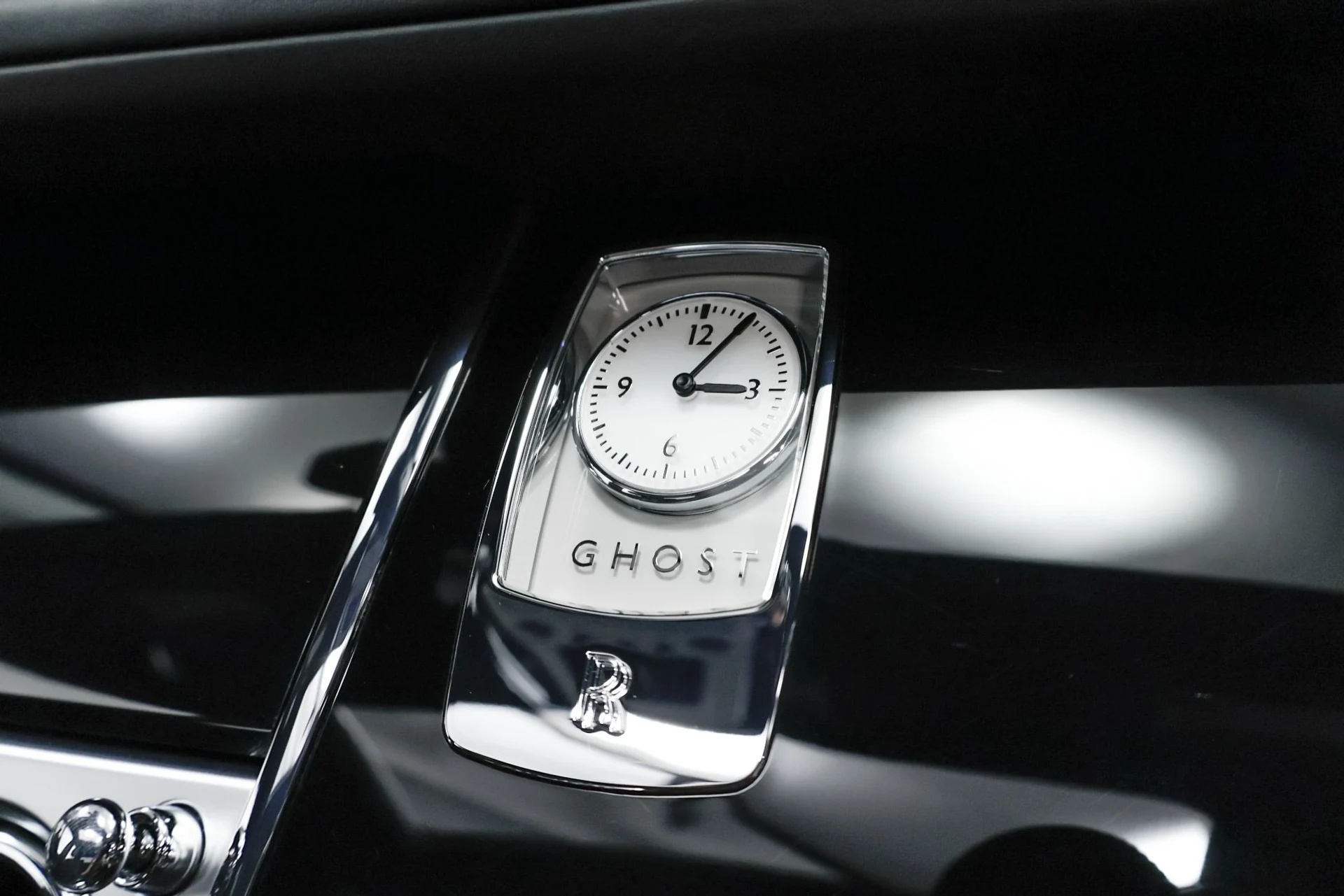 mph040_3678705470_Used_2016_Rolls_Royce_Ghost_Base_1761576592_7dceffe190