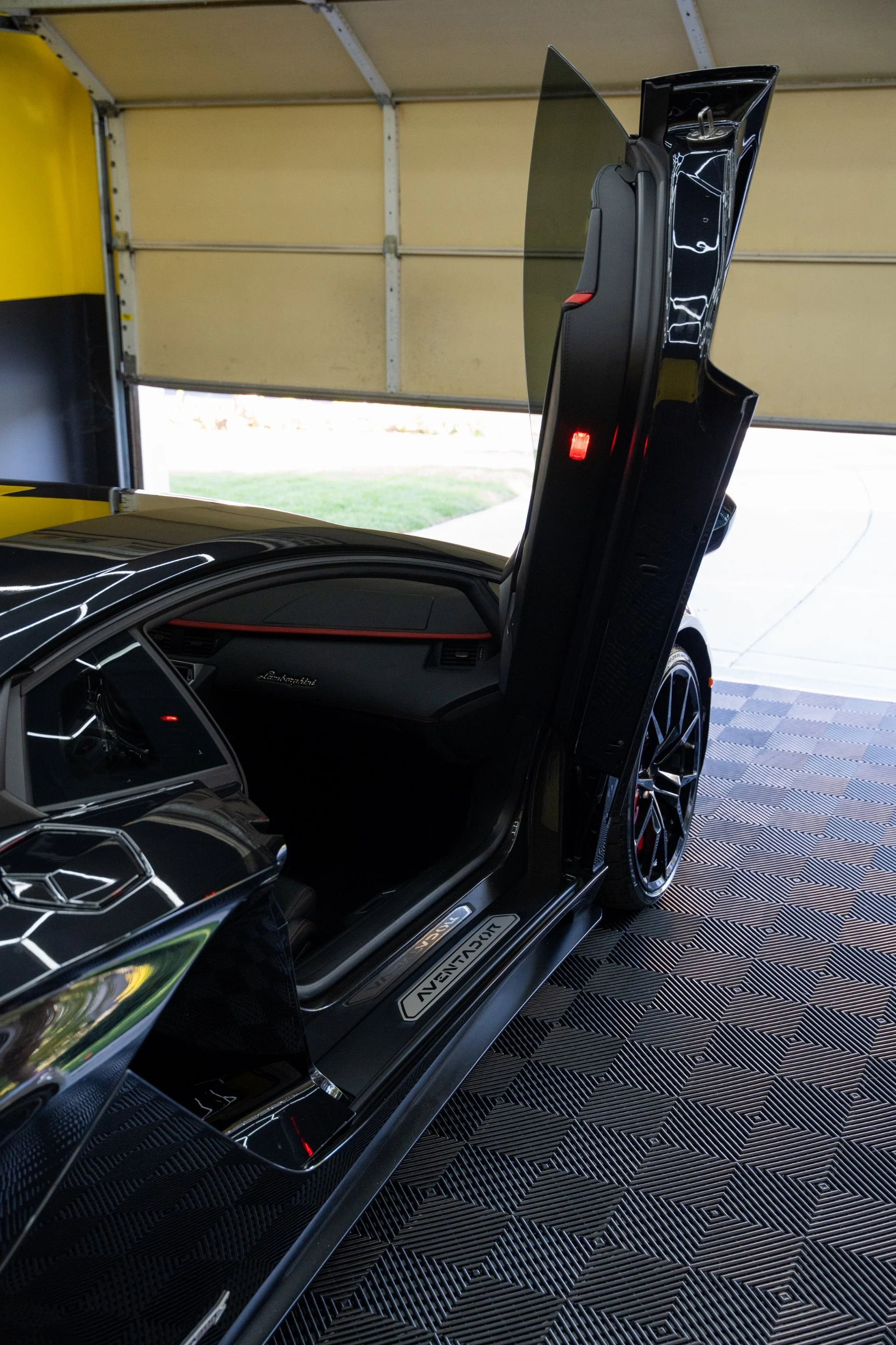 mph040_3689958514_Used_2018_Lamborghini_Aventador_LP_740_4_S_1792436167_72c8369439