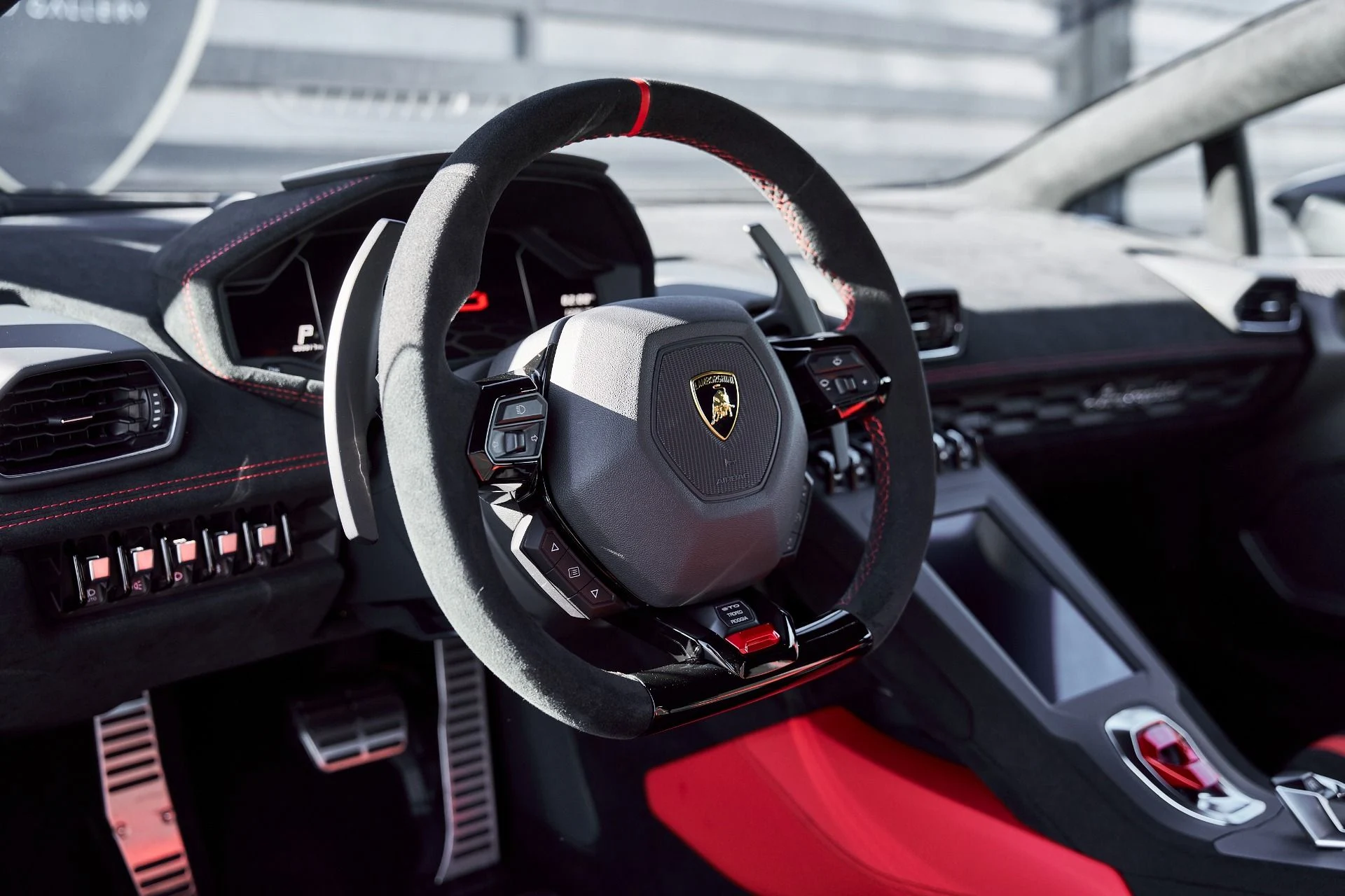 mph040_3690051160_Used_2024_Lamborghini_Huracan_STO_1768271436_b1e24eb04a