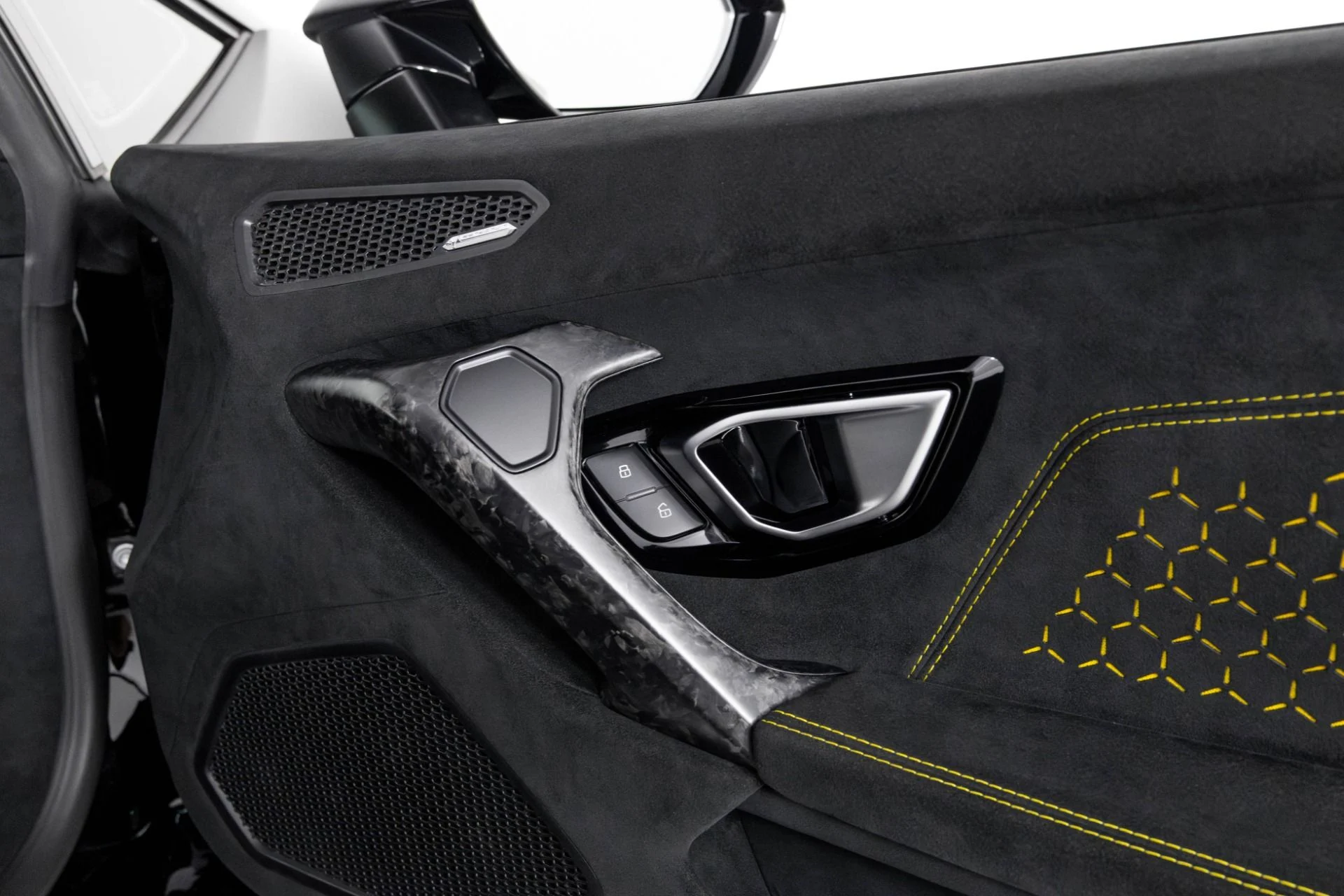 mph040_3693746614_Used_2018_Lamborghini_Huracan_Performante_1762565918_45a98f0b3b