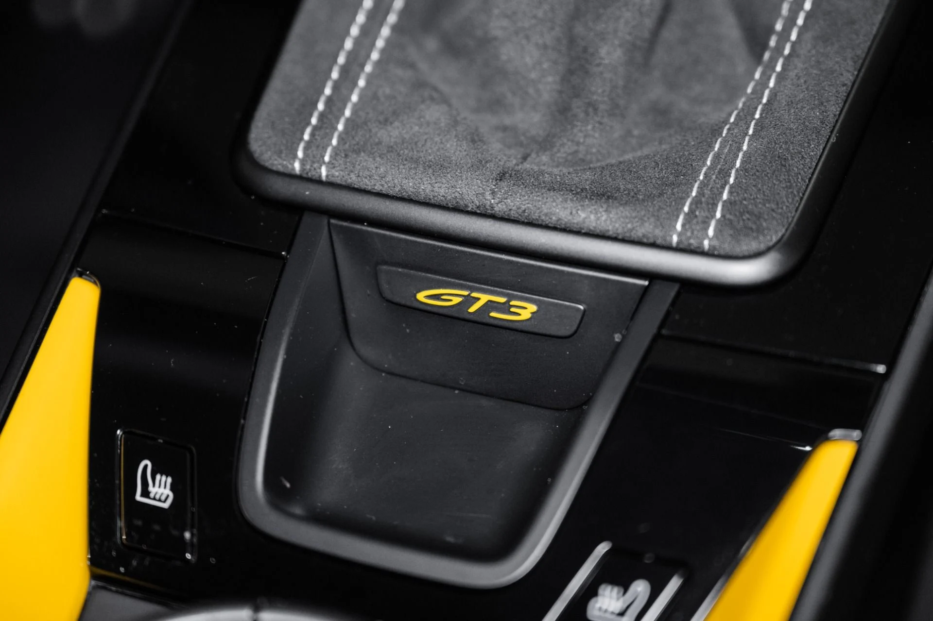 mph040_3695625177_Used_2022_Porsche_911_GT_3_1764089810_5b9400520e