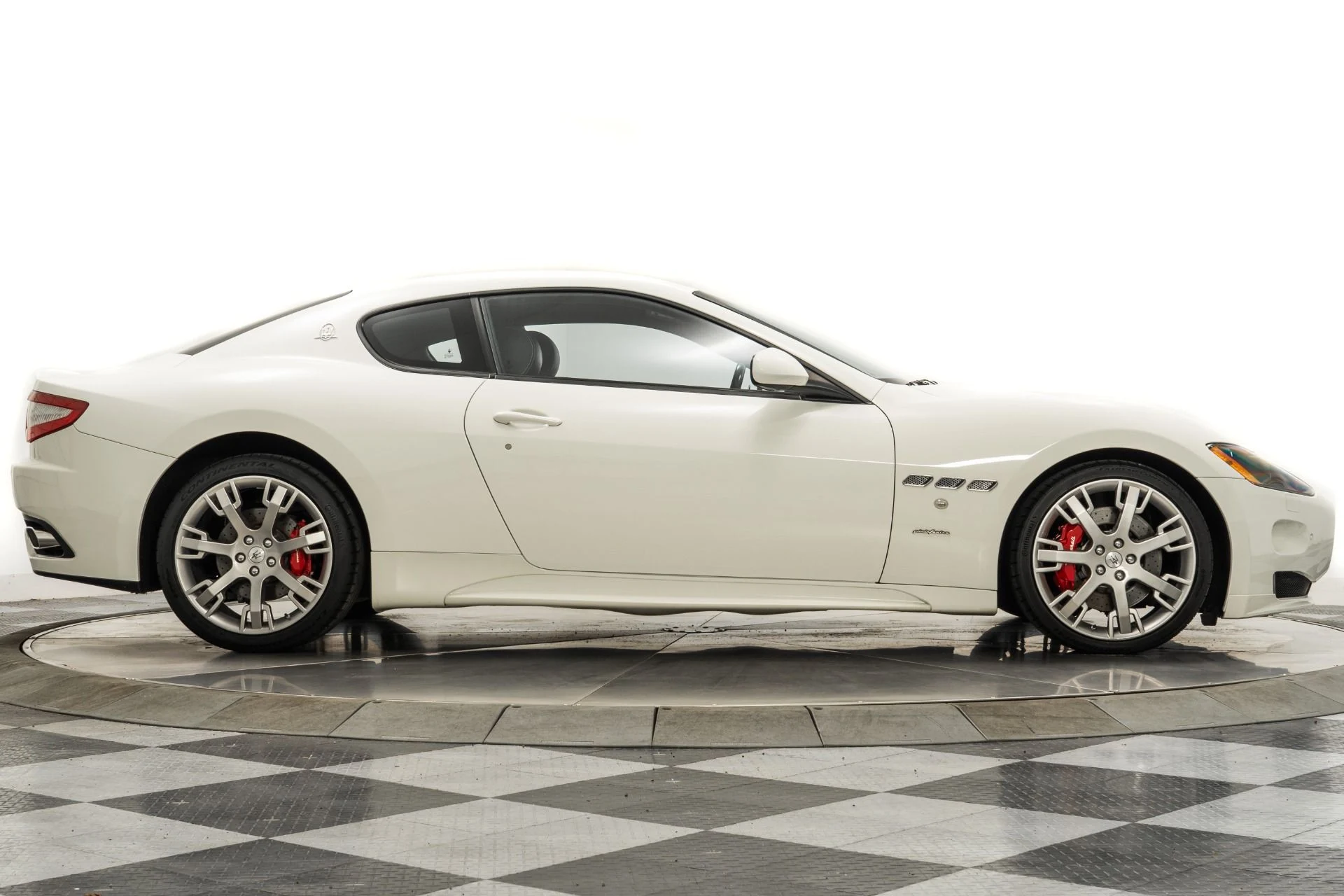 mph040_3702117696_Used_2012_Maserati_Gran_Turismo_S_1760125083_121a2fbec5