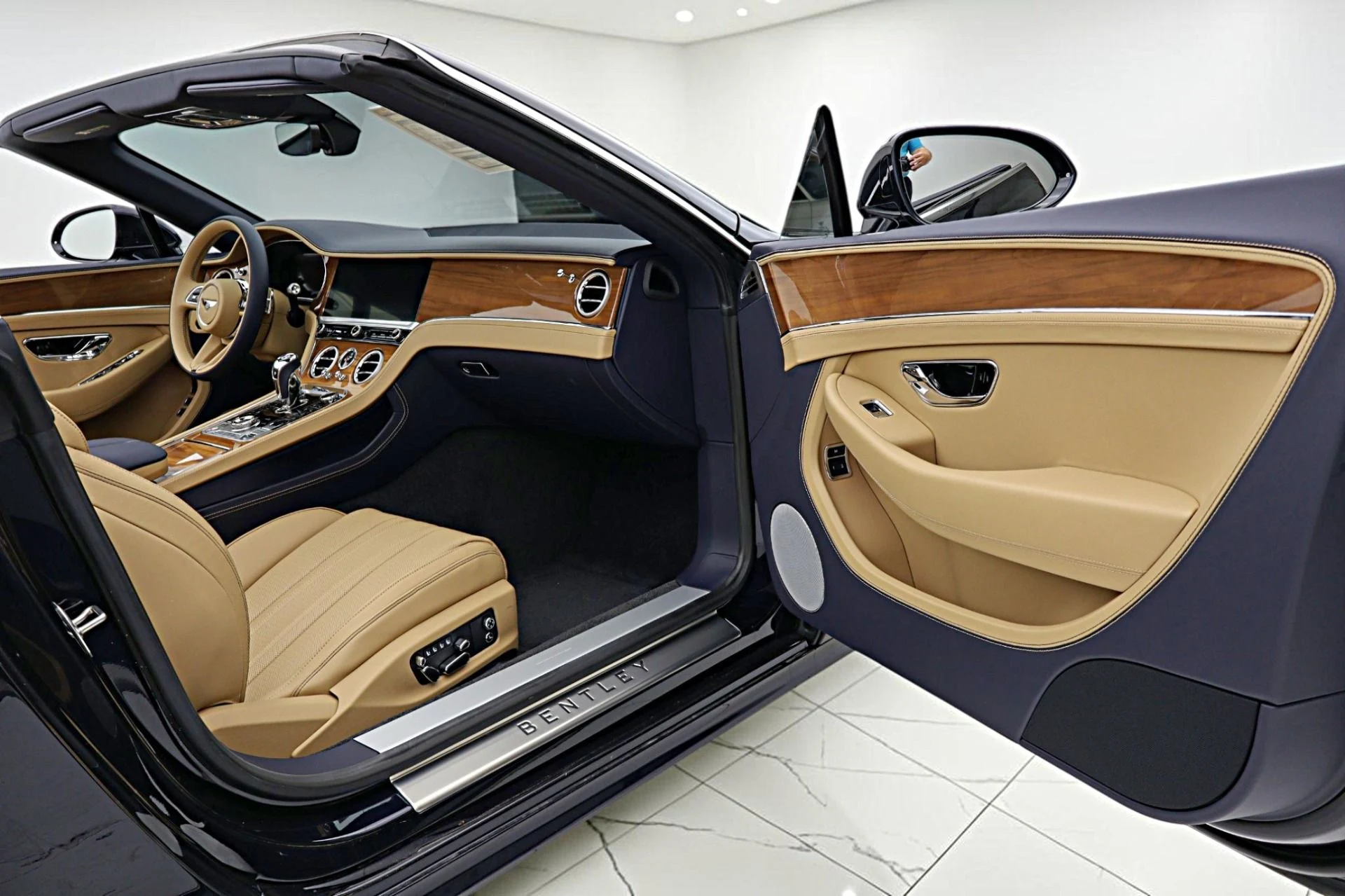 mph040_3706021923_New_2026_Bentley_Continental_GTC_c2ecd70885