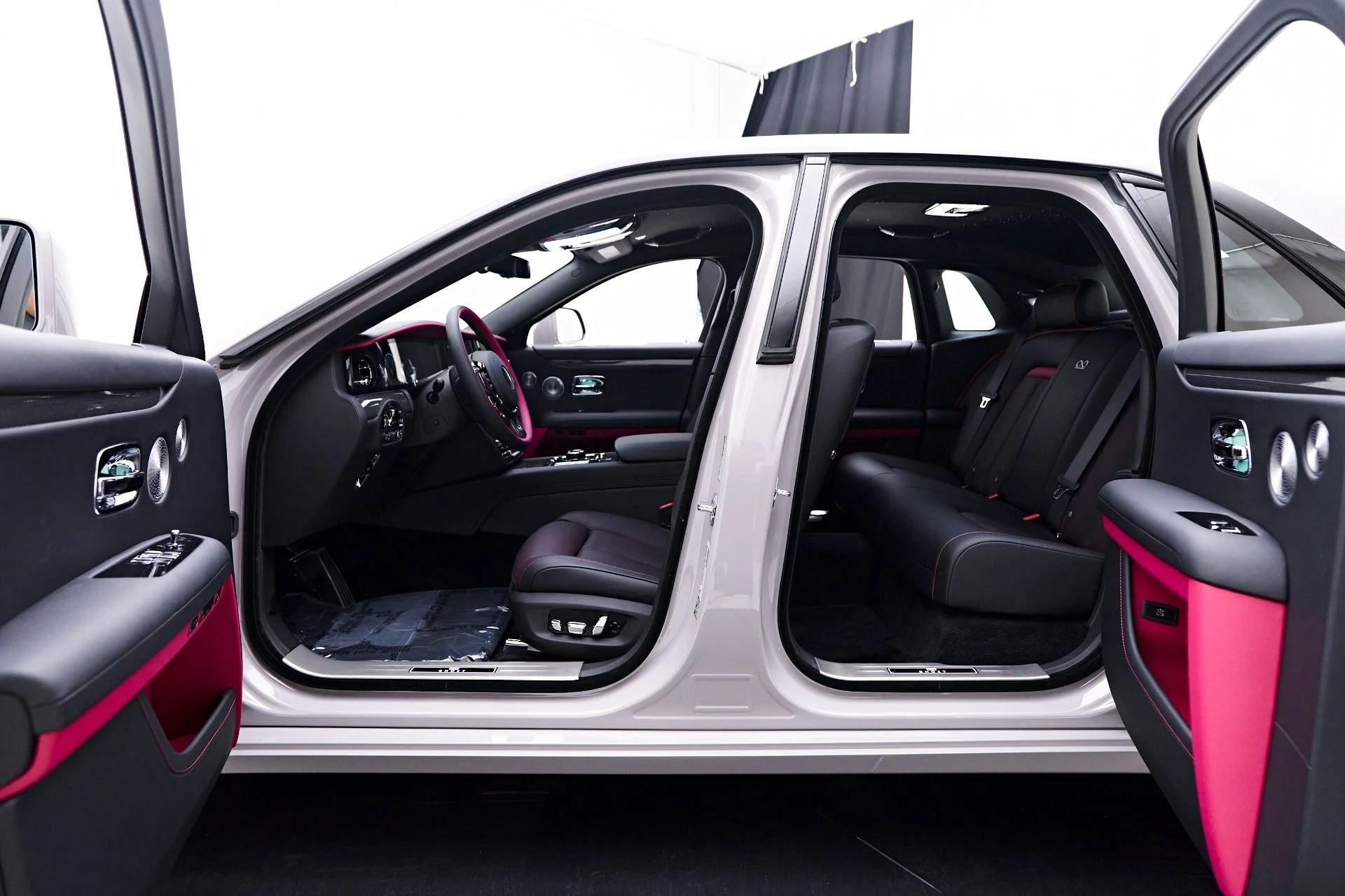 mph040_3709777528_Used_2024_Rolls_Royce_Ghost_Base_1750545548_f929879aee