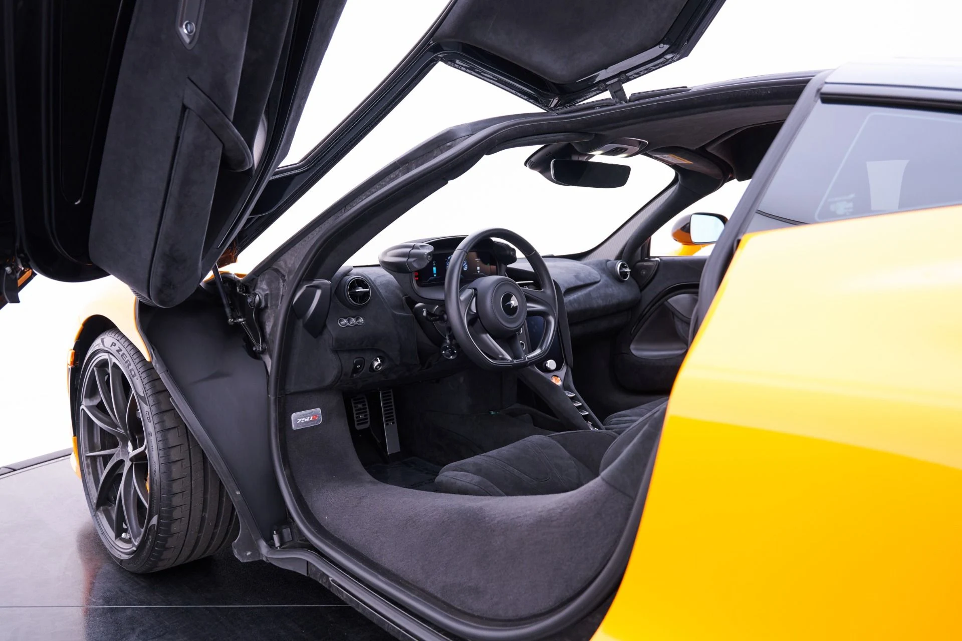 mph040_3714650831_Used_2025_Mc_Laren_750_S_1793321822_100b93806b