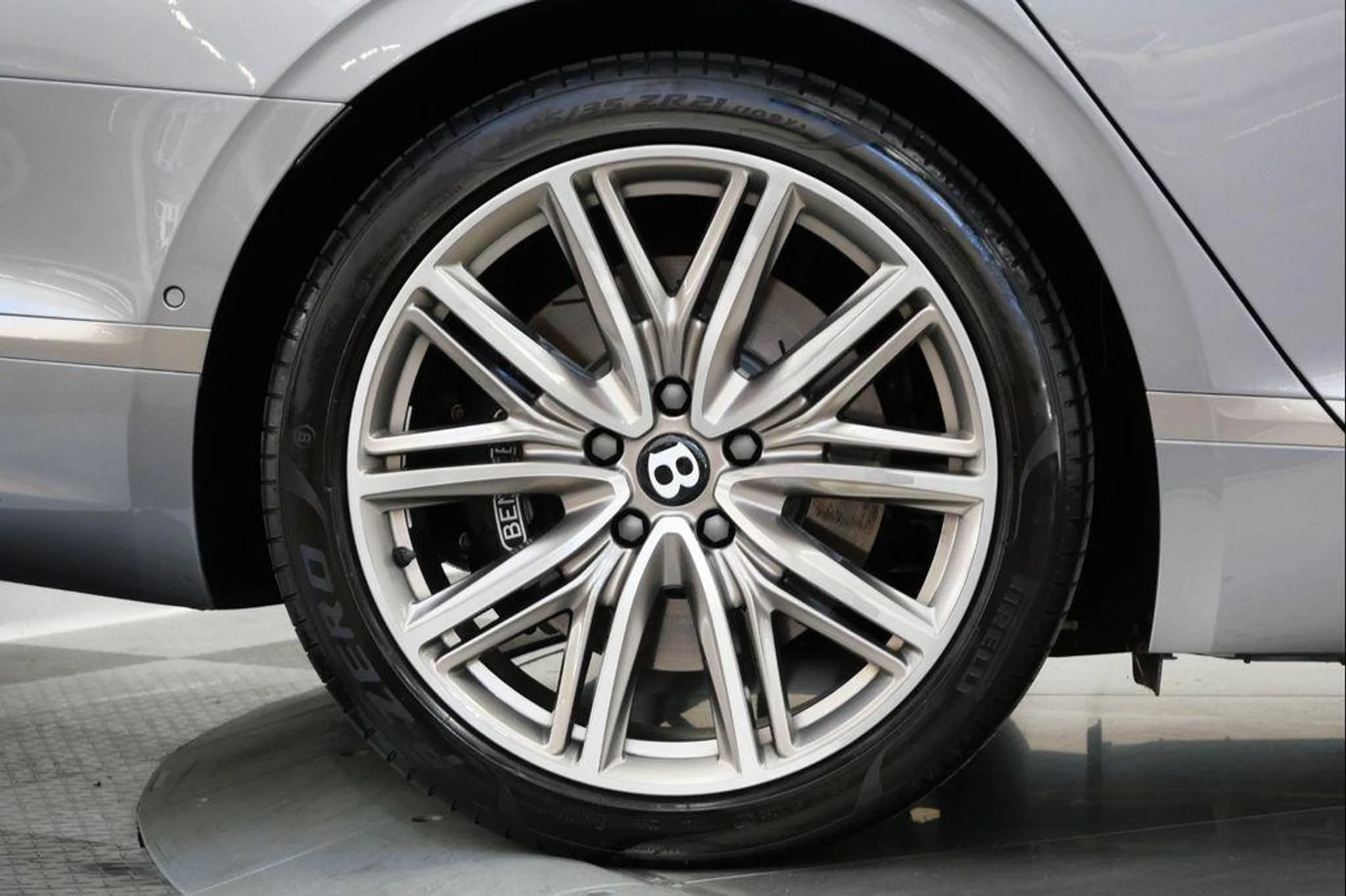 mph040_3715980653_Svc_Aaa_S_Rqfo_Bu_Nu8_T_Mtu6us4c_ZI_5eb8c9b0ea