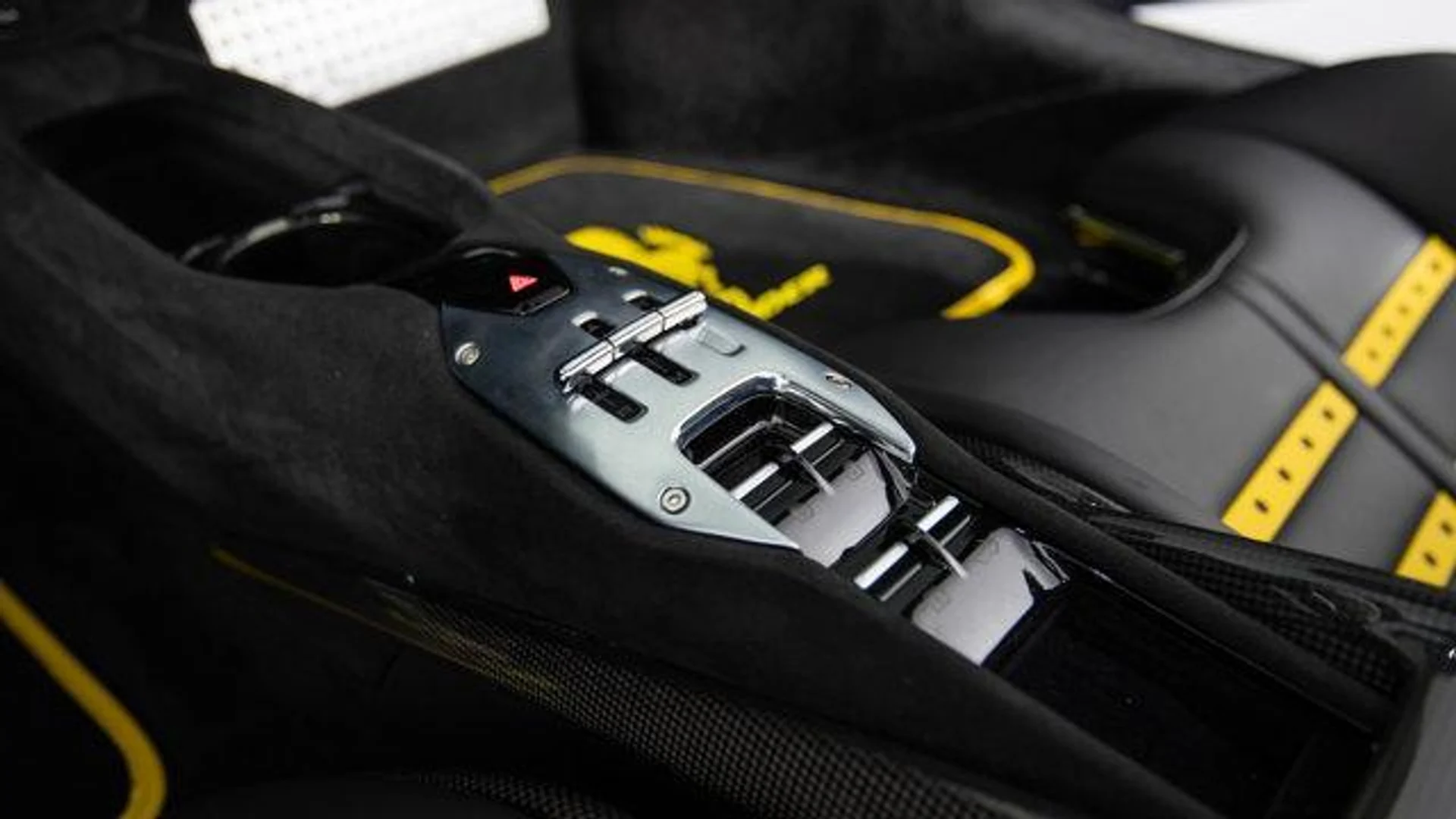 mph040_371843630_v_M8_Uv0_GPA_4ls_Qr_Tg7_F9n_GN_9z_UQ_46af08a842