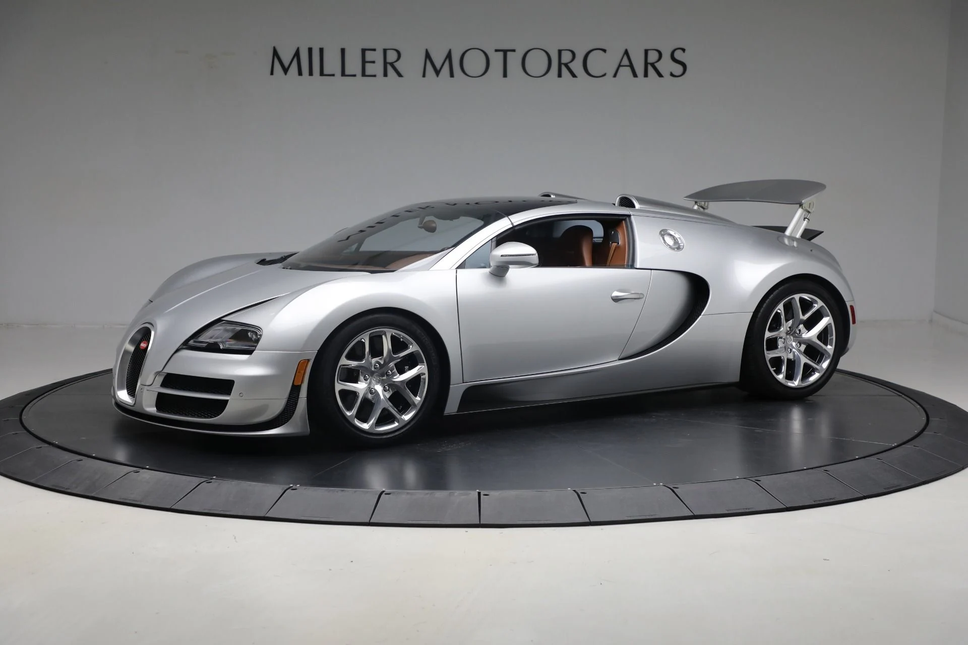mph040_3721843710_Used_2015_Bugatti_Veyron_164_Grand_Sport_Vitesse_2aa77a660d
