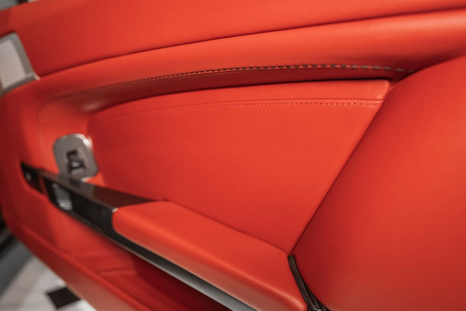 mph040_3727298435_Used_2011_Aston_Martin_V12_Vantage_1762183015_1192349981