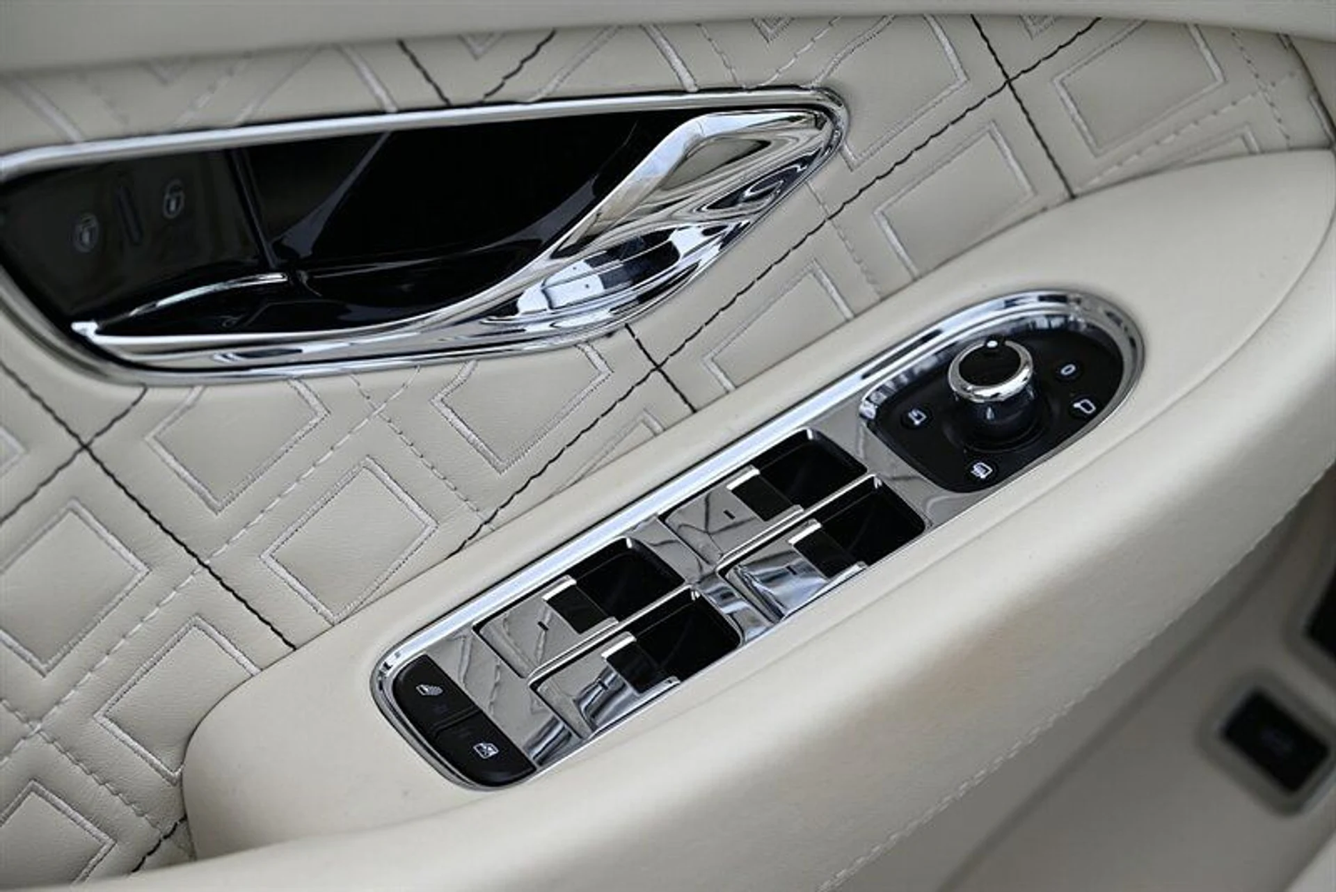 mph040_372831150_67f3a316a4_800_4263a485c7