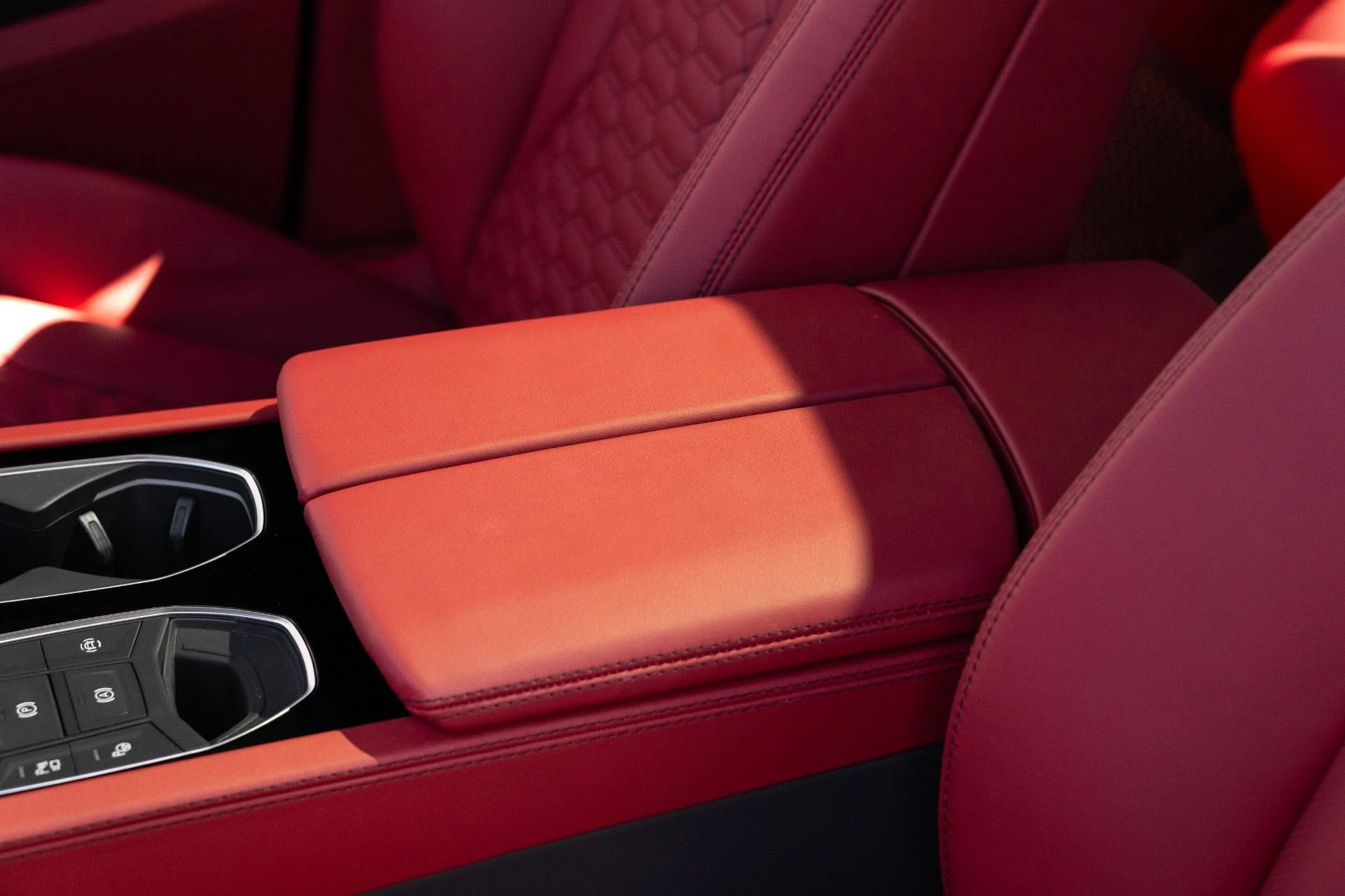 mph040_3731484068_Used_2022_Lamborghini_Urus_1770690392_04f1b9ff38