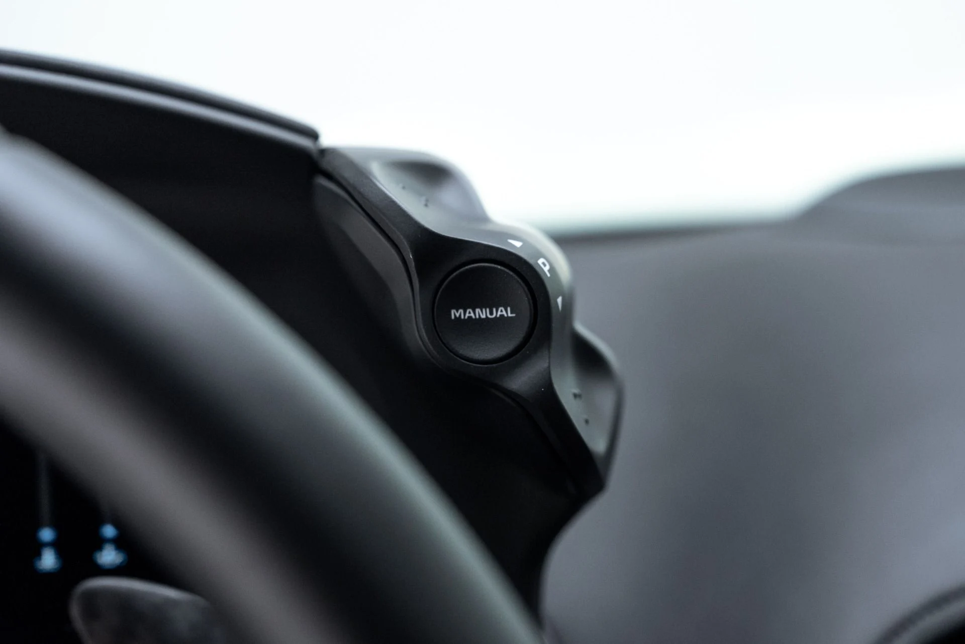 mph040_3734625524_Used_2023_Mc_Laren_Artura_1774894316_7980f2d1f6