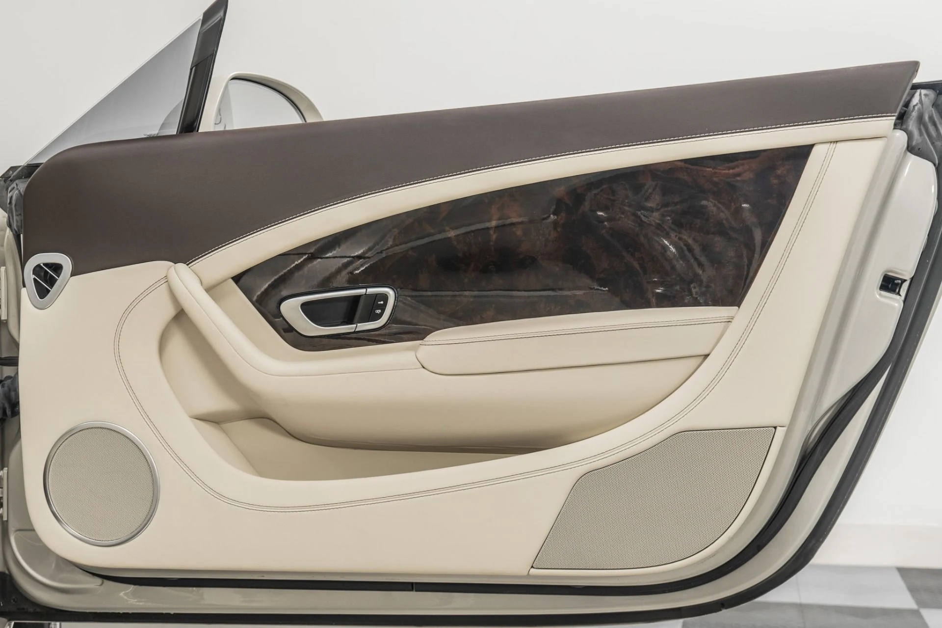 mph040_3735212680_Used_2014_Bentley_Continental_GTC_Speed_Low_Miles_Extended_Veneers_Classic_Color_Combination_1785352164_653dbd2d30